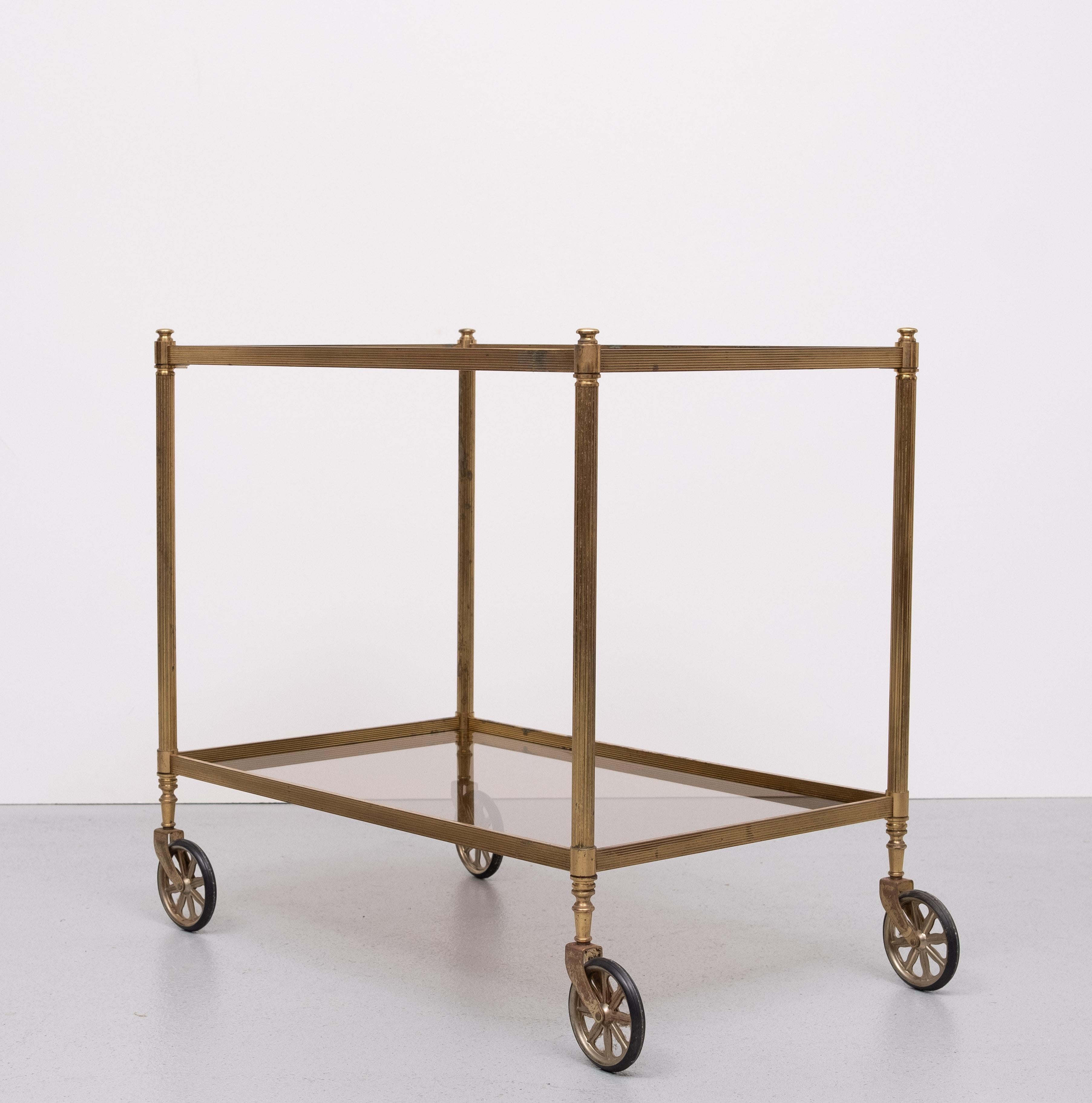 Chariot de service en laiton Hollywood Regency  1970s en vente 2