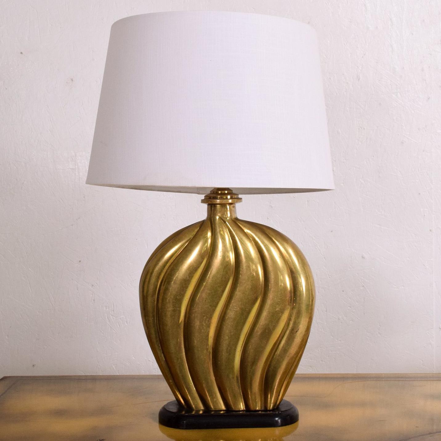 For your consideration a vintage table lamp in cast brass/ bronze-mounted a wood base (painted in black).
Lamp has been rewired and ready to go.
Mexico, circa 1940s

18 1/4