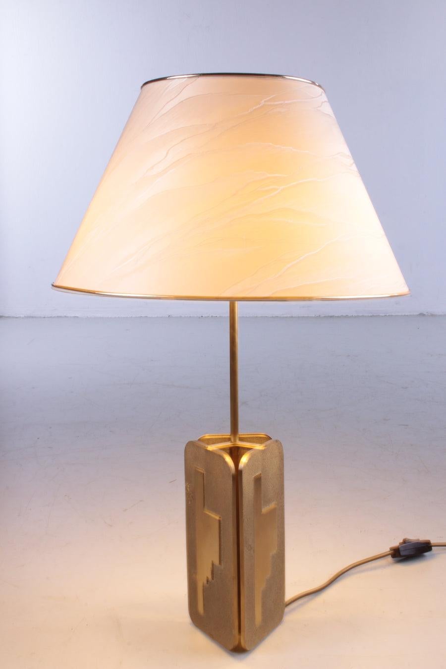 Hollywood Regency Brass Table Lamp With Shade, 1970s

Additional information:
Dimensions: 41 W x 41 D x 65 H cm
Period of Time: 1970
Country of origin: Germany
Condition: Good