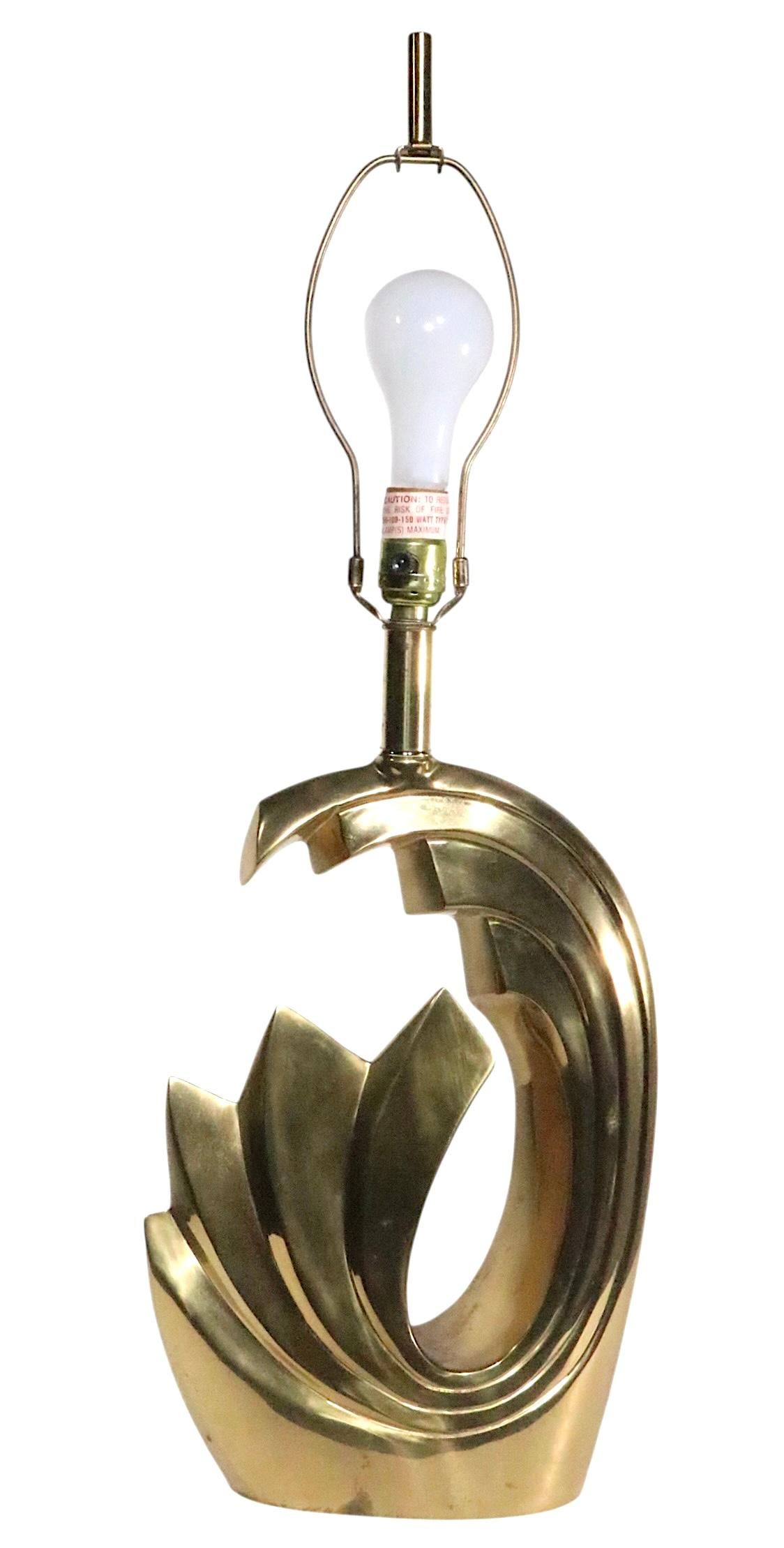 Lampe de table Hollywood Regency Tidal Wave en laiton par Pierre Cardin c. 1980's en vente 4