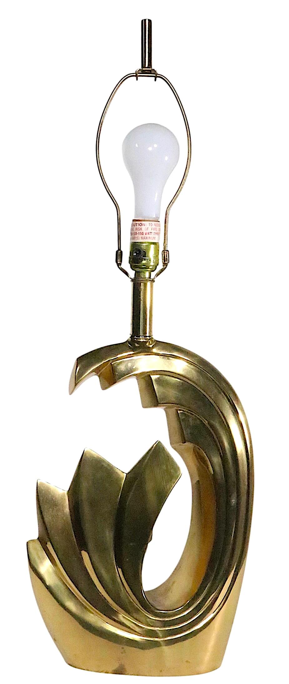 Lampe de table Hollywood Regency Tidal Wave en laiton par Pierre Cardin c. 1980's en vente 7