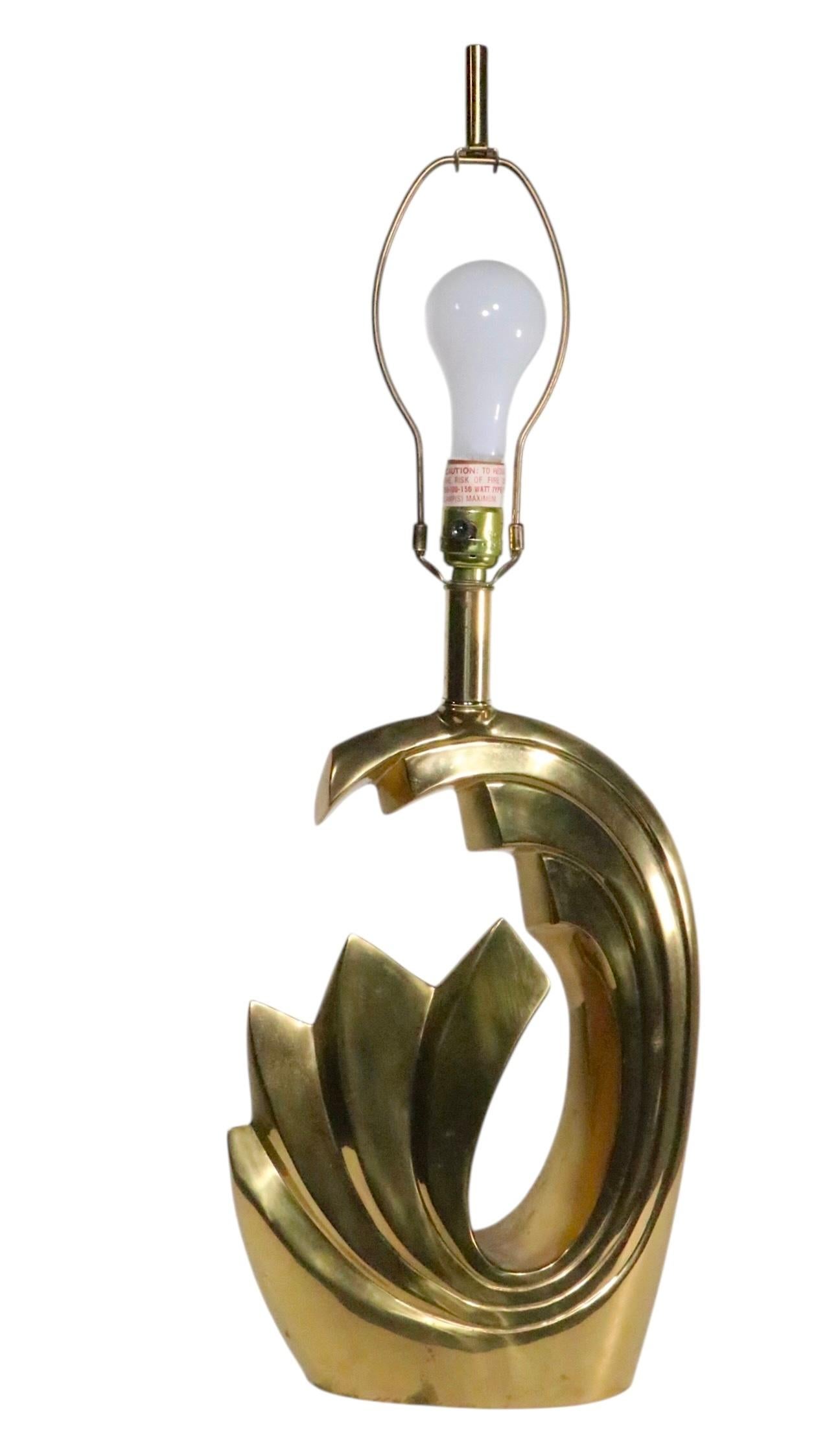 Lampe de table Hollywood Regency Tidal Wave en laiton par Pierre Cardin c. 1980's en vente 8