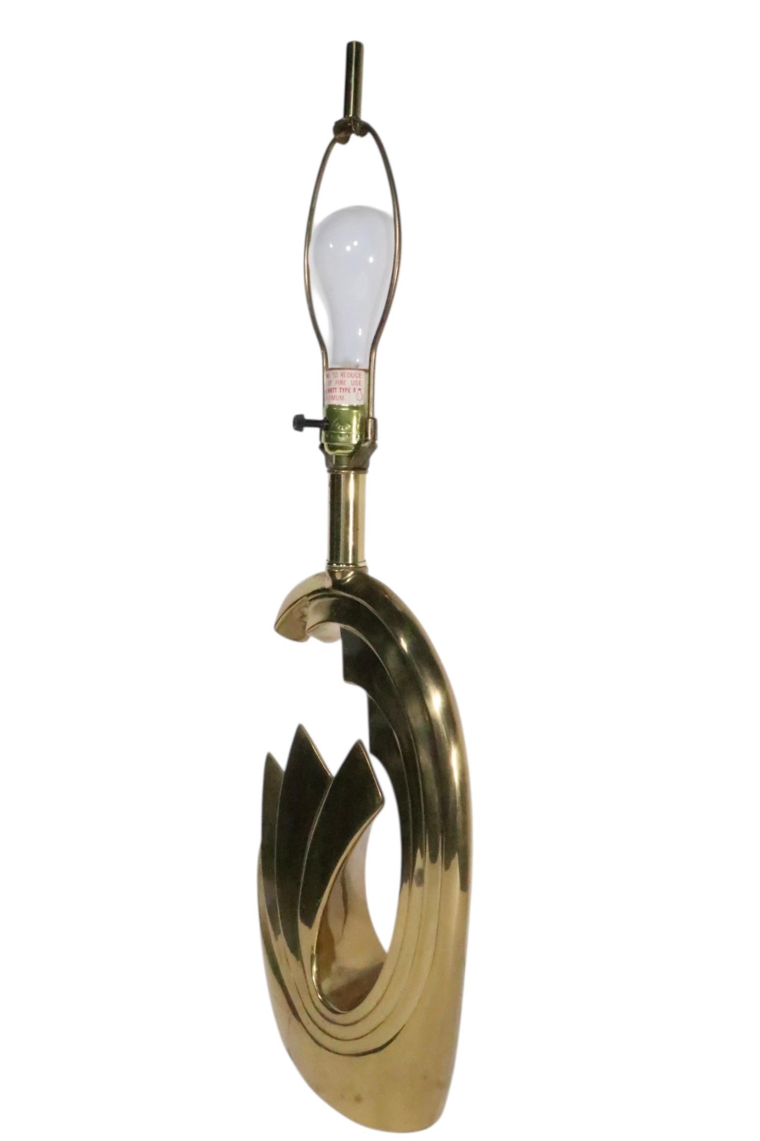 Lampe de table Hollywood Regency Tidal Wave en laiton par Pierre Cardin c. 1980's en vente 10