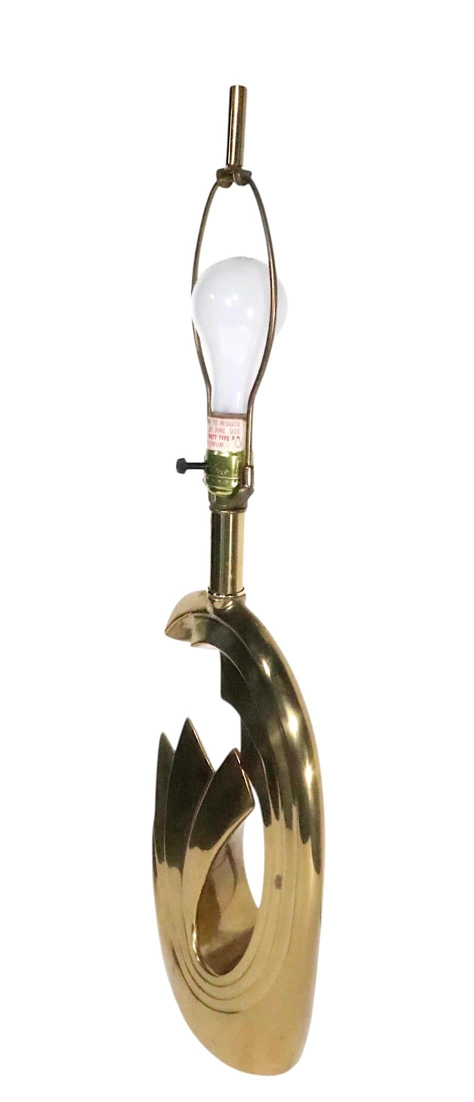 Lampe de table Hollywood Regency Tidal Wave en laiton par Pierre Cardin c. 1980's en vente 12