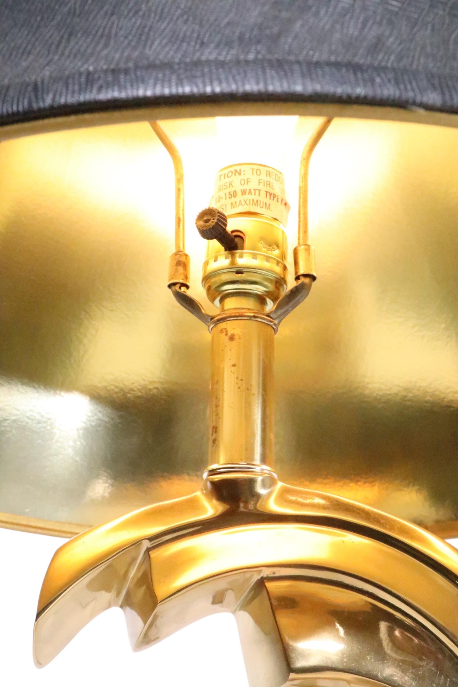 Lampe de table Hollywood Regency Tidal Wave en laiton par Pierre Cardin c. 1980's en vente 2