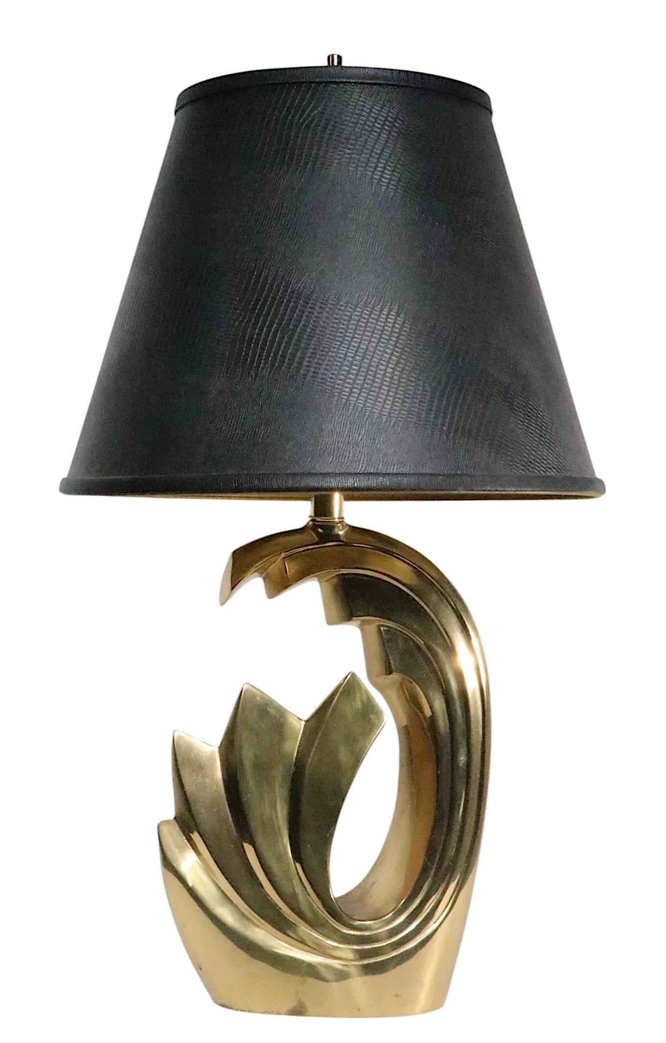 Lampe de table Hollywood Regency Tidal Wave en laiton par Pierre Cardin c. 1980's en vente 3