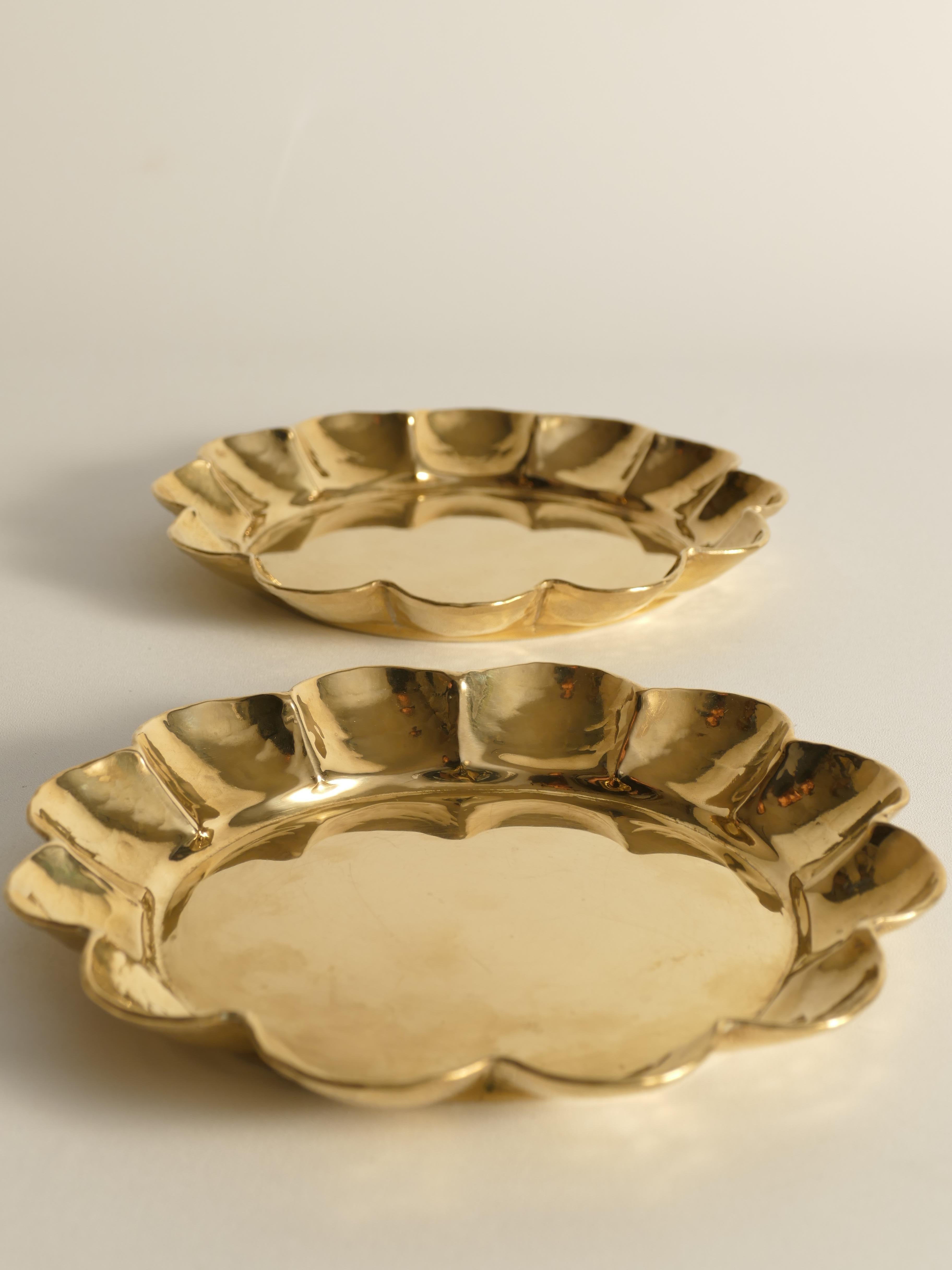 Hollywood-Regency-Messingtabletts von Arvid Johansson, Arvika Konstsmide, 2er-Set im Zustand „Gut“ im Angebot in Grythyttan, SE
