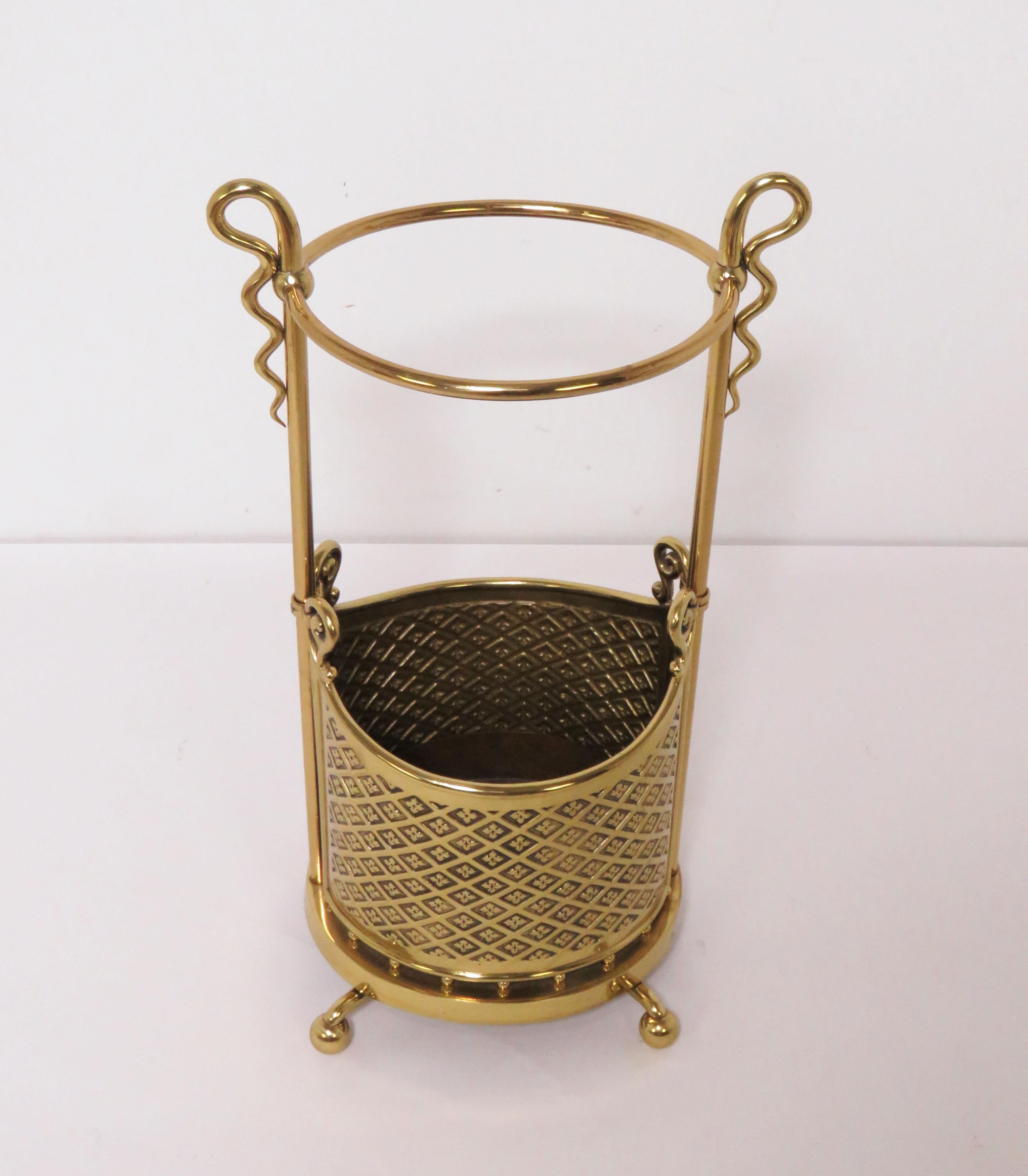 Marvellously unique umbrella stand in solid brass with decorative 
