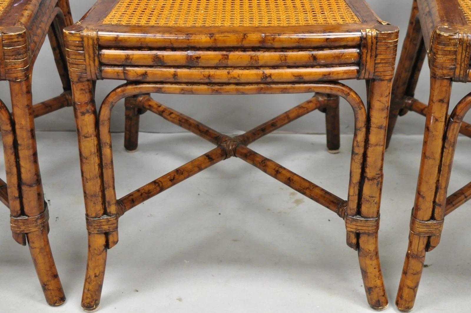 Bambù Sedie da pranzo Hollywood Regency British Colonial in canna di bambù bruciata - Set di 4 in vendita