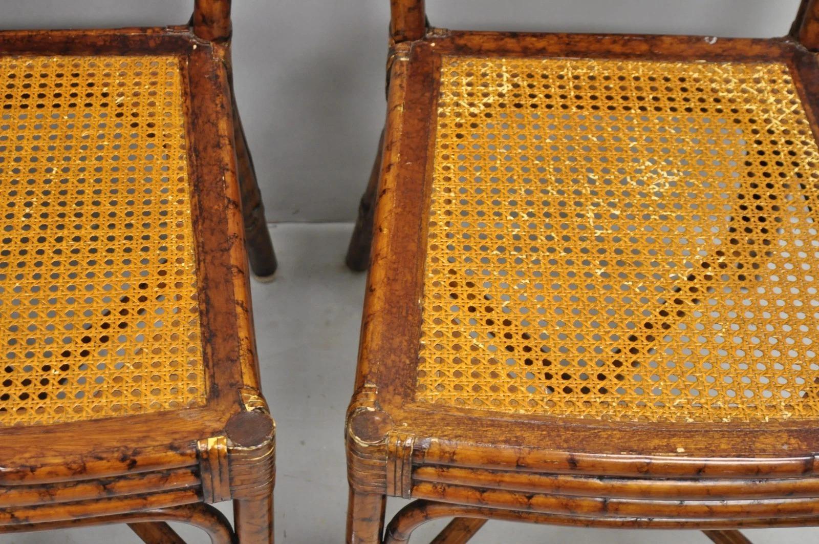 Sedie da pranzo Hollywood Regency British Colonial in canna di bambù bruciata - Set di 4 in vendita 1