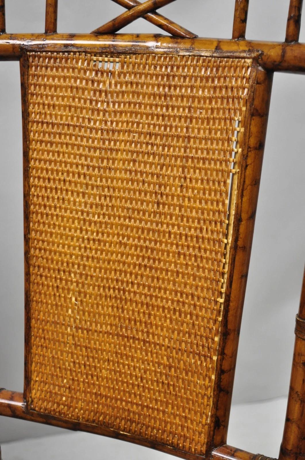 Sedie da pranzo Hollywood Regency British Colonial in canna di bambù bruciata - Set di 4 in vendita 2