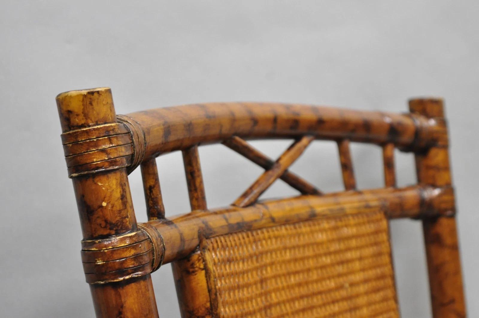 Sedie da pranzo Hollywood Regency British Colonial in canna di bambù bruciata - Set di 4 in vendita 4