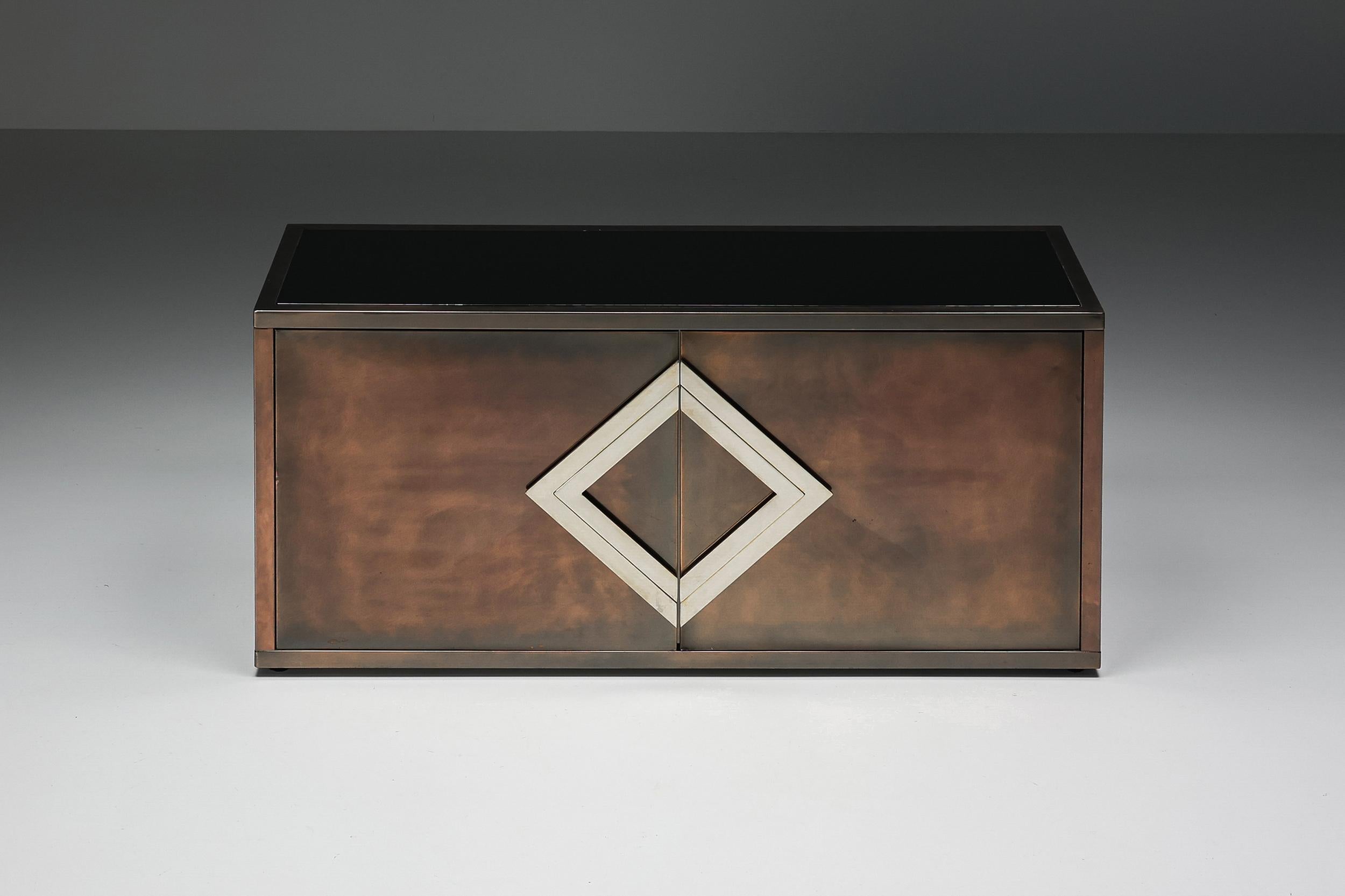 Romeo Rega; Willy Rizzo; Maison Jansen; red copper patinated brass credenza; diamond door handle; Hollywood Regency; France; 1970's

Hollywood regency style sideboard in copper patinated brass made in France in the 1970s. This unique top is in
