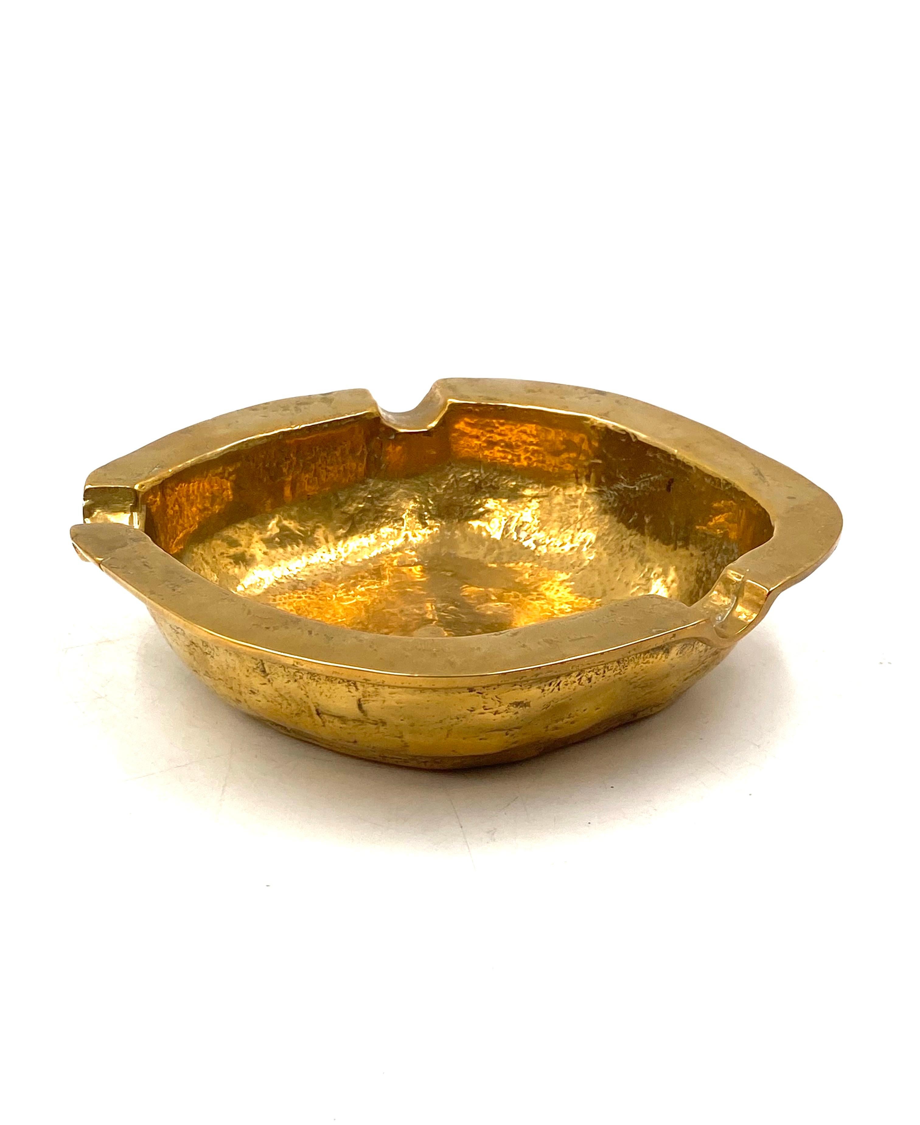 Hollywood regency brutalist solid brass ashtray, Italy 1970s 8
