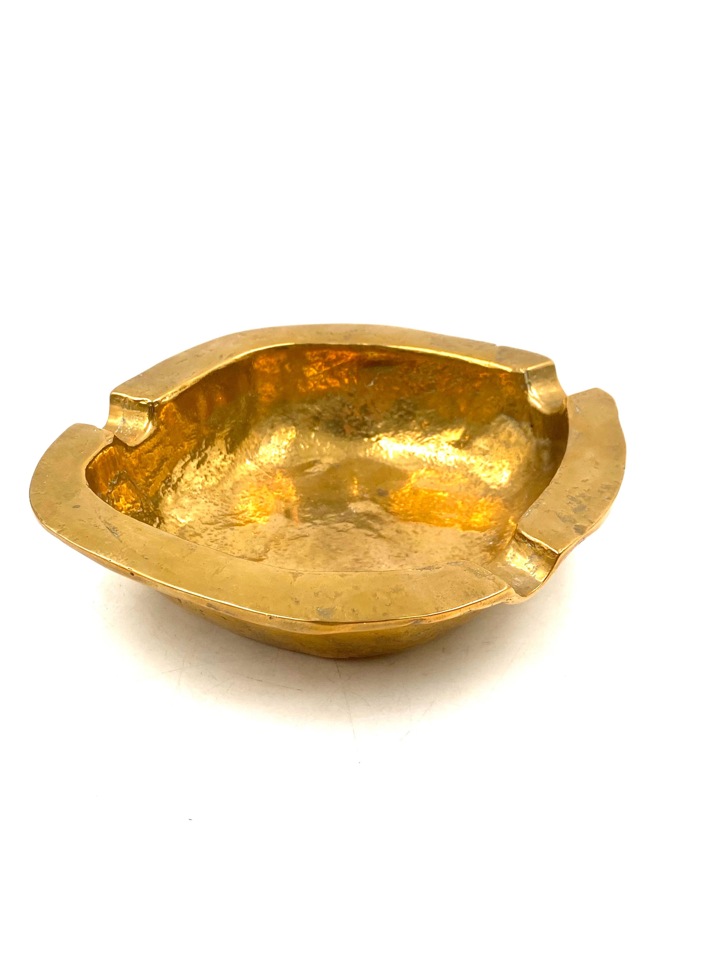 Late 20th Century Hollywood regency brutalist solid brass ashtray, Italy 1970s