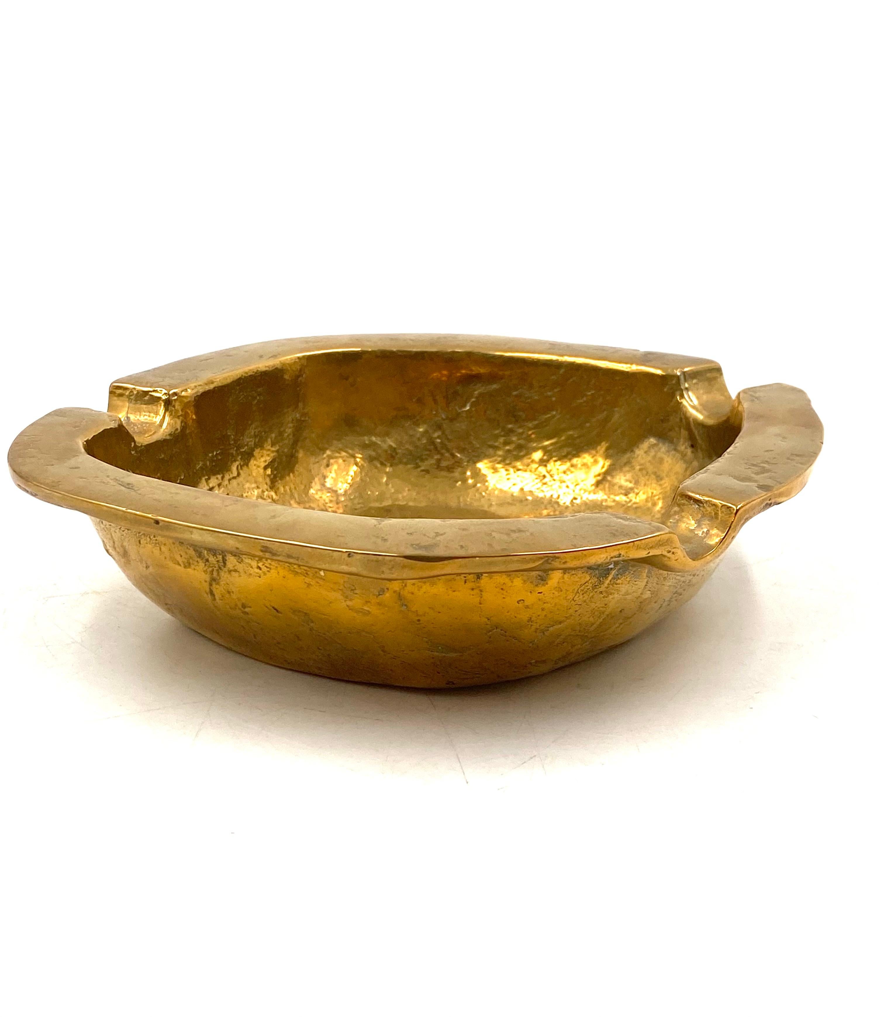 Hollywood regency brutalist solid brass ashtray, Italy 1970s 1