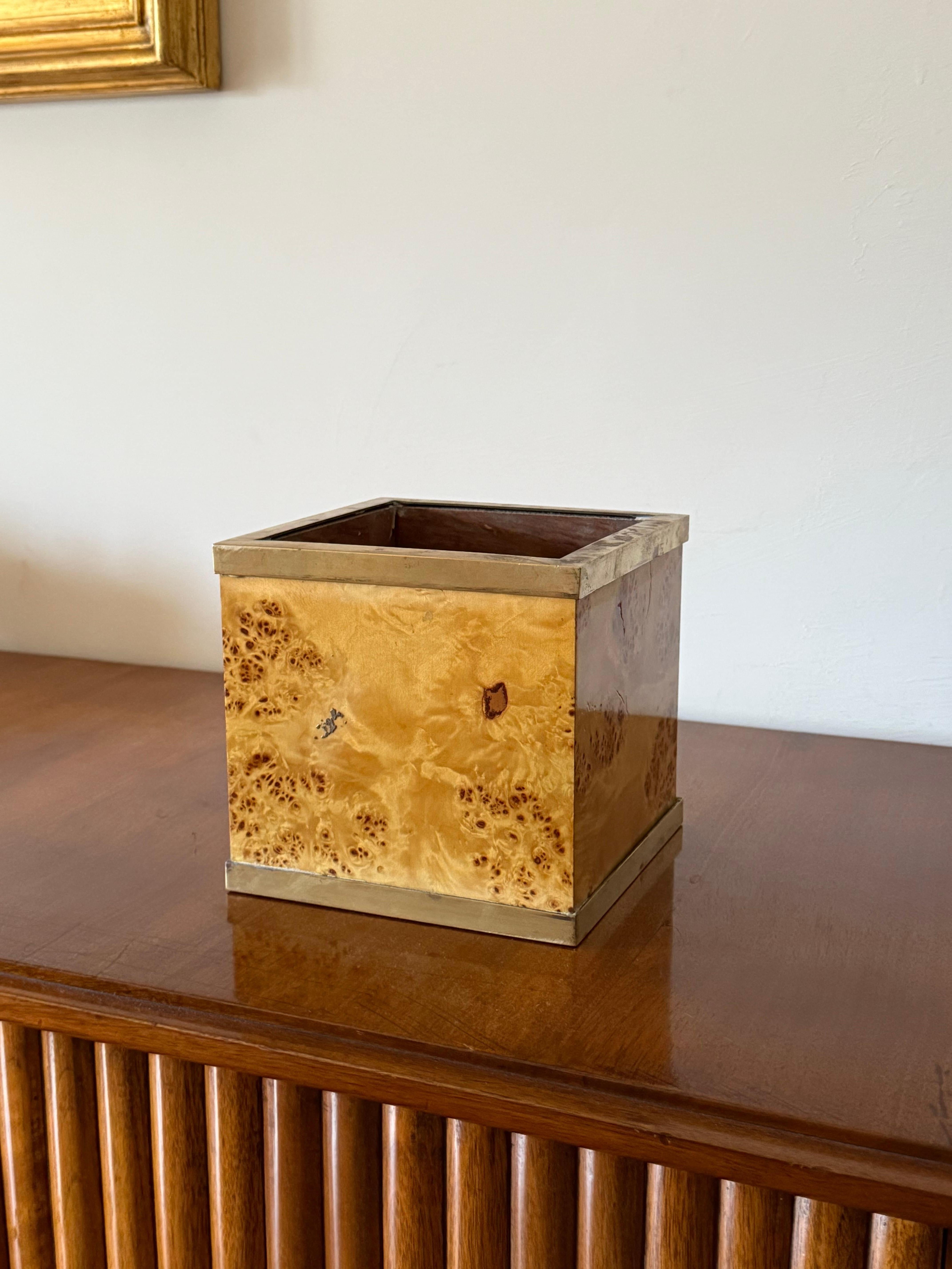 Hollywood Regency Pot à plantes en loupe et laiton de style régence hollywoodienne, Vivai del Sud Italie 1970 en vente