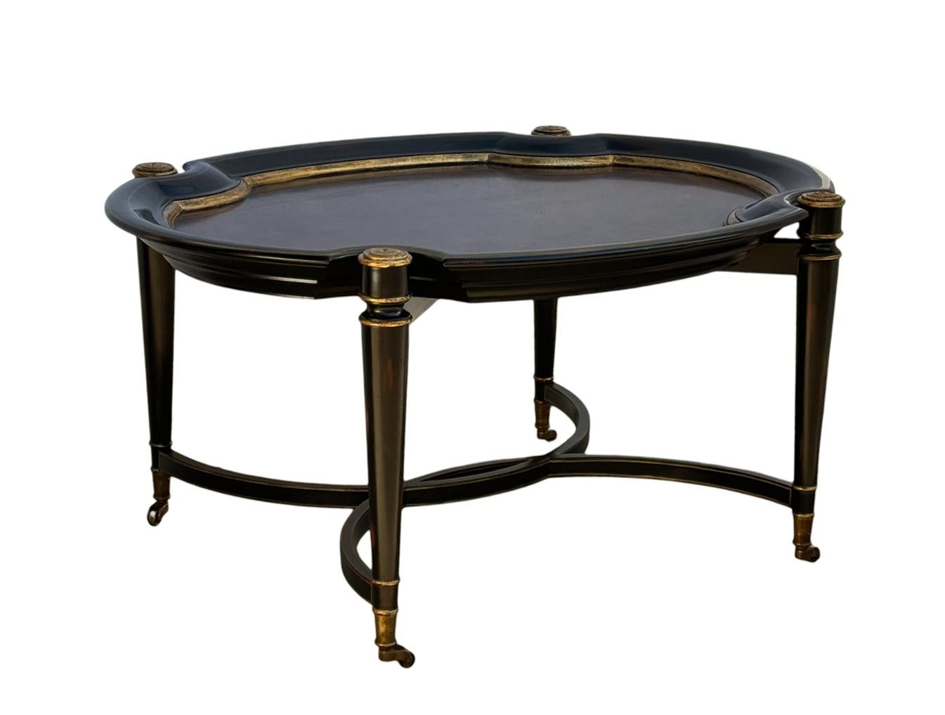 Broussin Table de cocktail ovale Hollywood Regency avec garniture dorée par Maitland Smith en vente