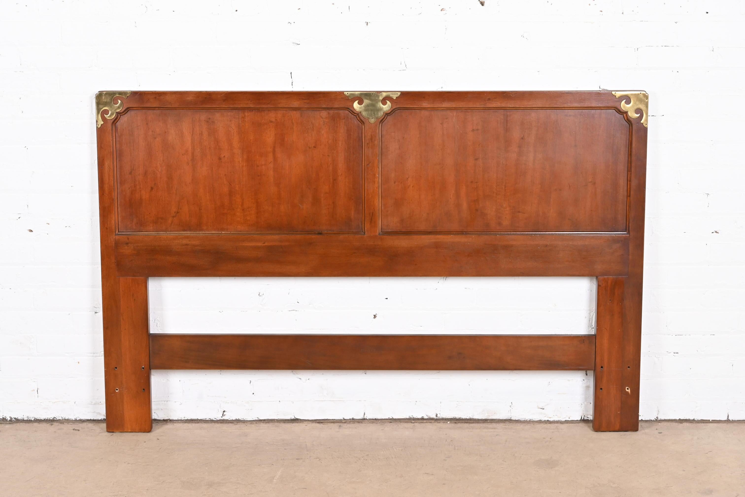 A beautiful mid-century modern Hollywood Regency Campaign style full or queen size headboard

Attributed to Henredon

USA, Circa 1970s

Mahogany, with brass accents.

Measures: 60