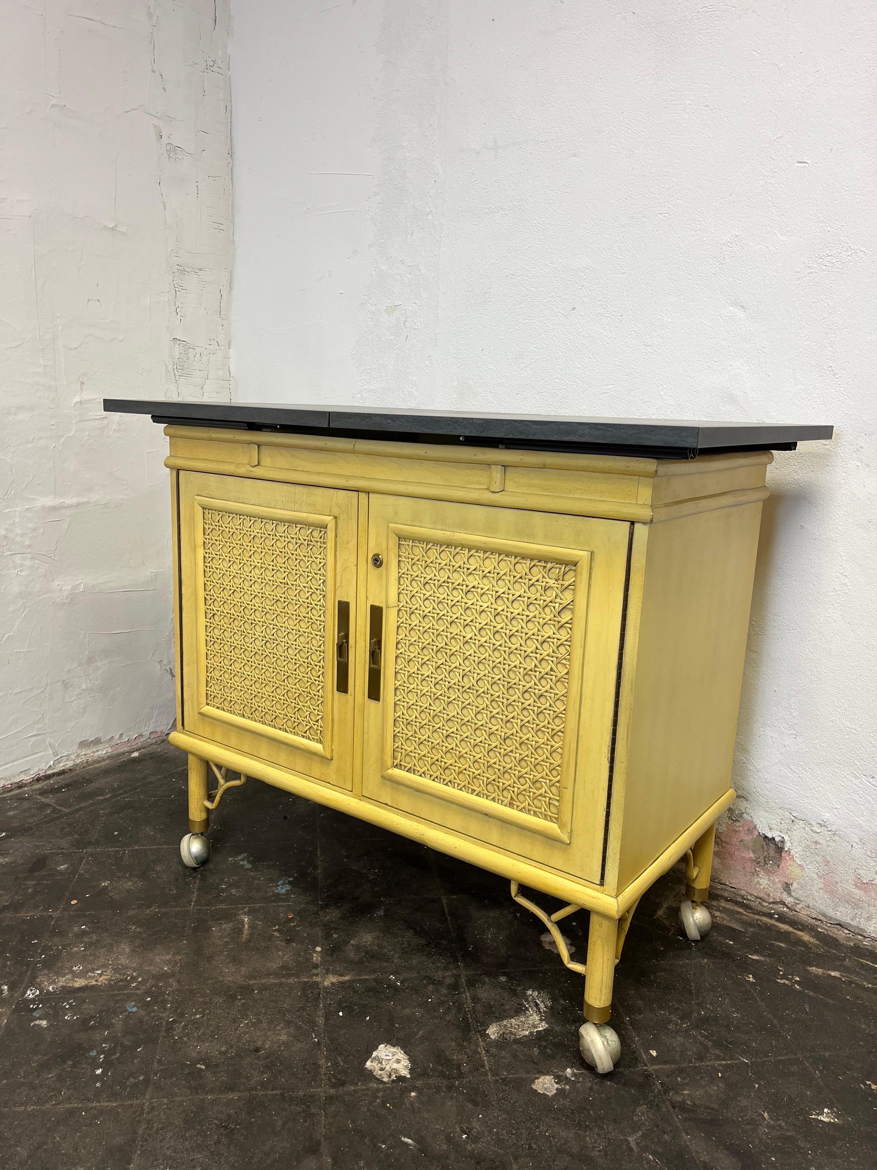 Hollywood Regency Dry Bar Server Bamboo Chinoiserie In Good Condition For Sale In W Allenhurst, NJ