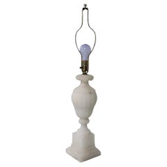 Lampada da tavolo in alabastro intagliato Hollywood Regency Made in Italy