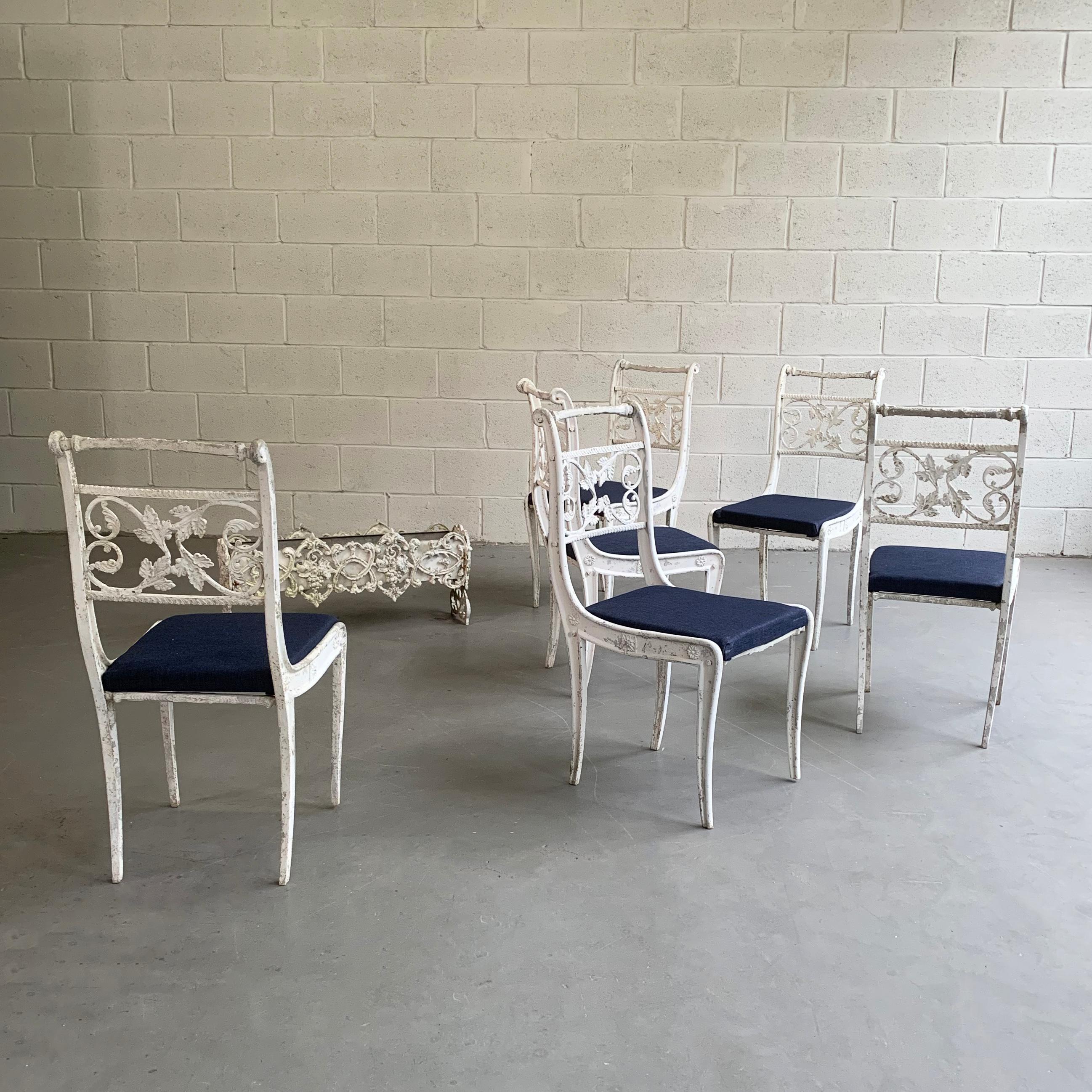 Américain Chaises de salle à manger de jardin Hollywood Regency en aluminium coulé et zinc en vente