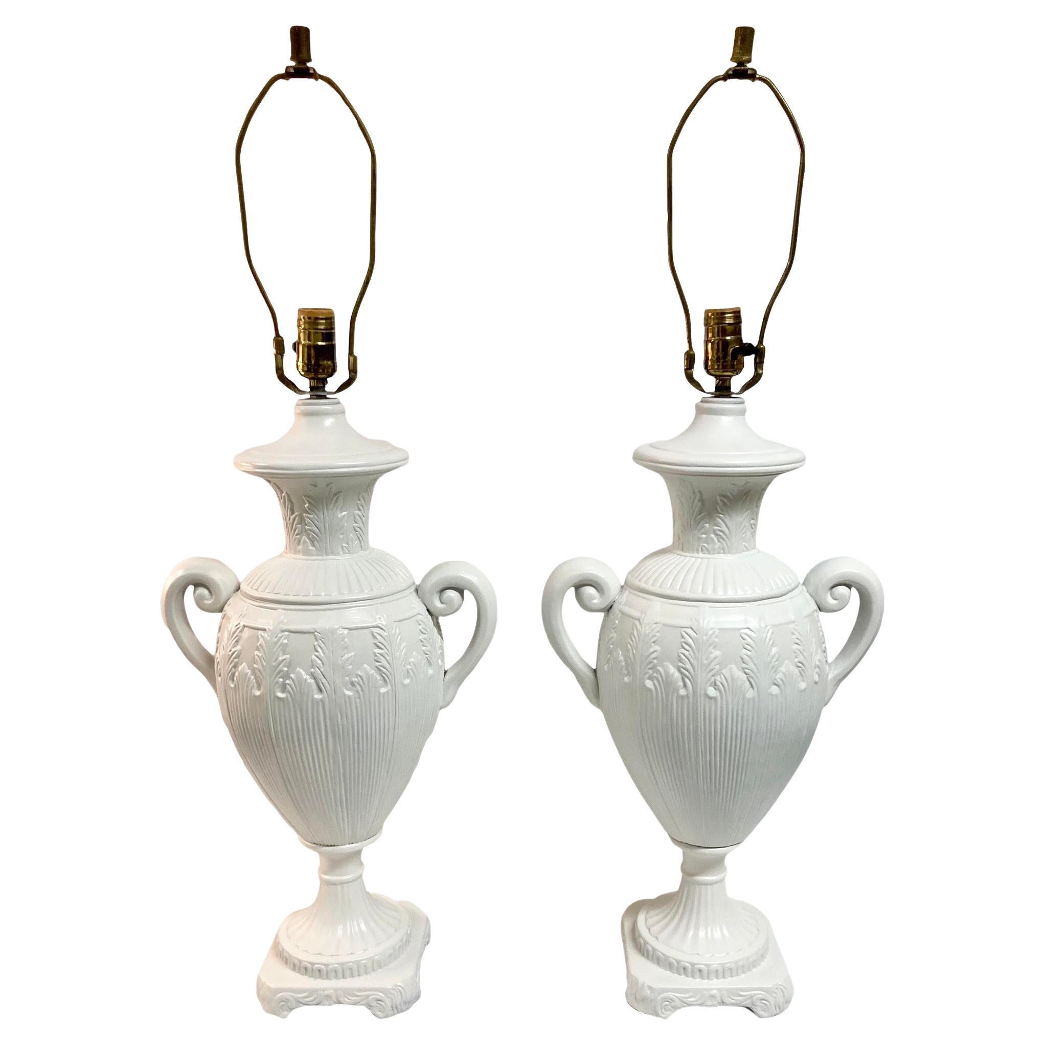Lámparas de Sobremesa Urna de Cerámica Hollywood Regency Acabado Lacado Blanco Fresco, Pareja