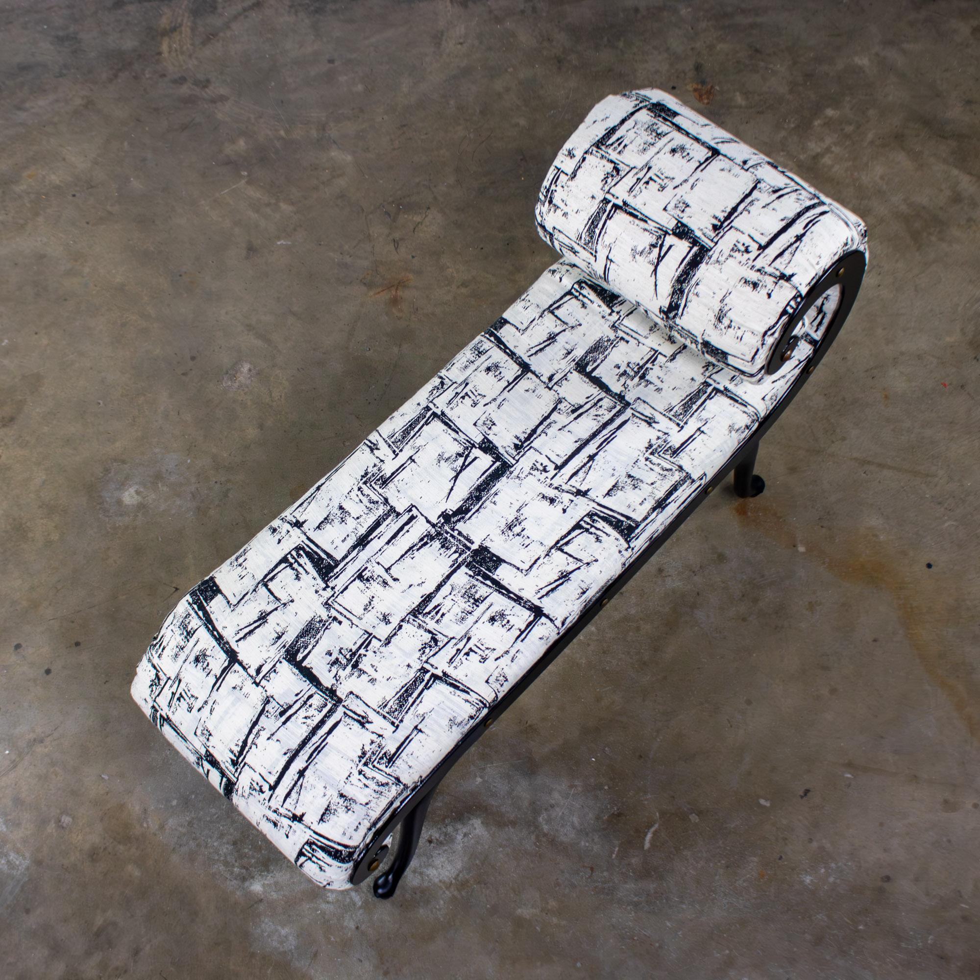 Panchina Hollywood Regency con chaise di Irving Chase Manufacturing con braccio a smerlo in vendita 10