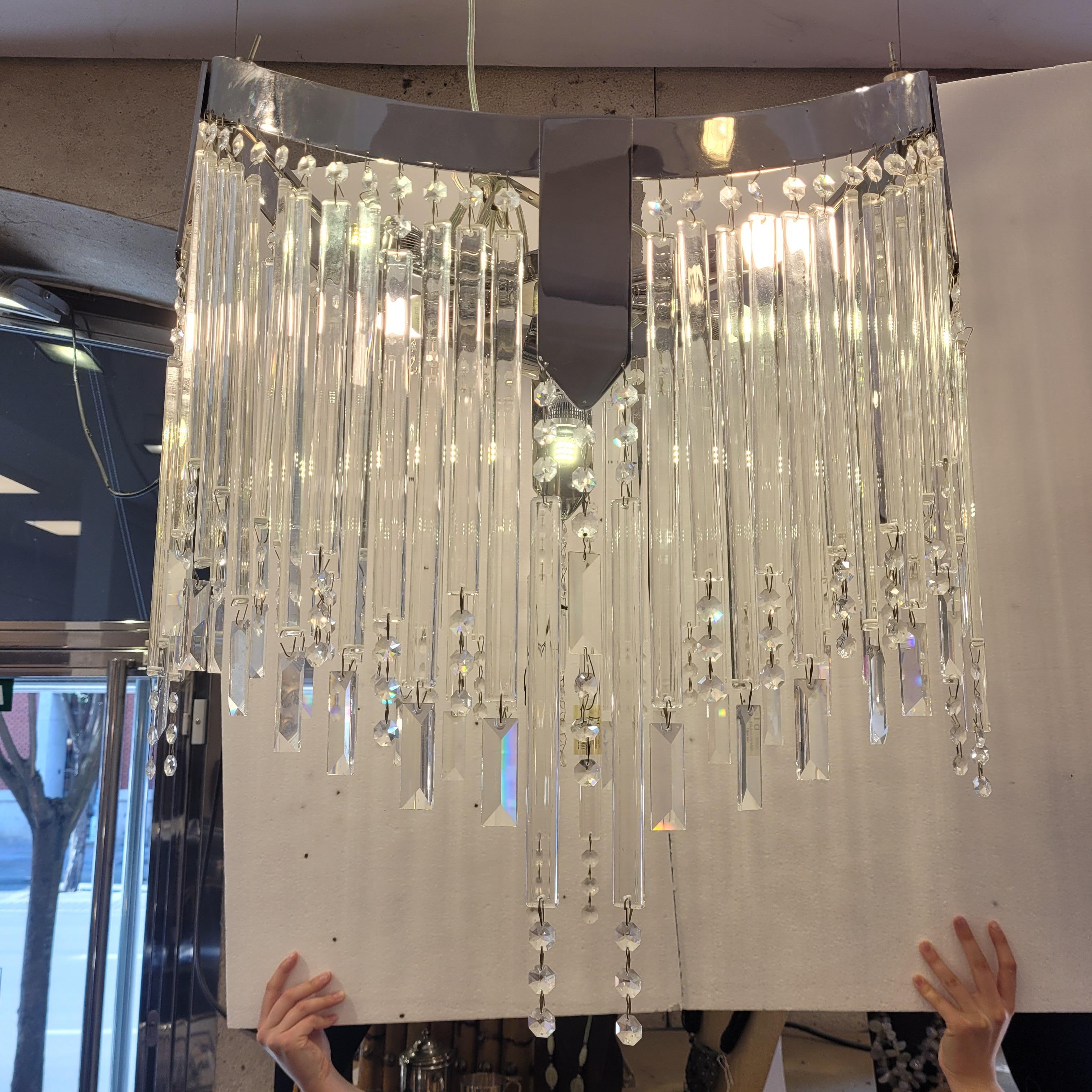 Lampadario da soffitto Hollywood Regency in cristallo tagliato Italia 20° secolo in vendita 10
