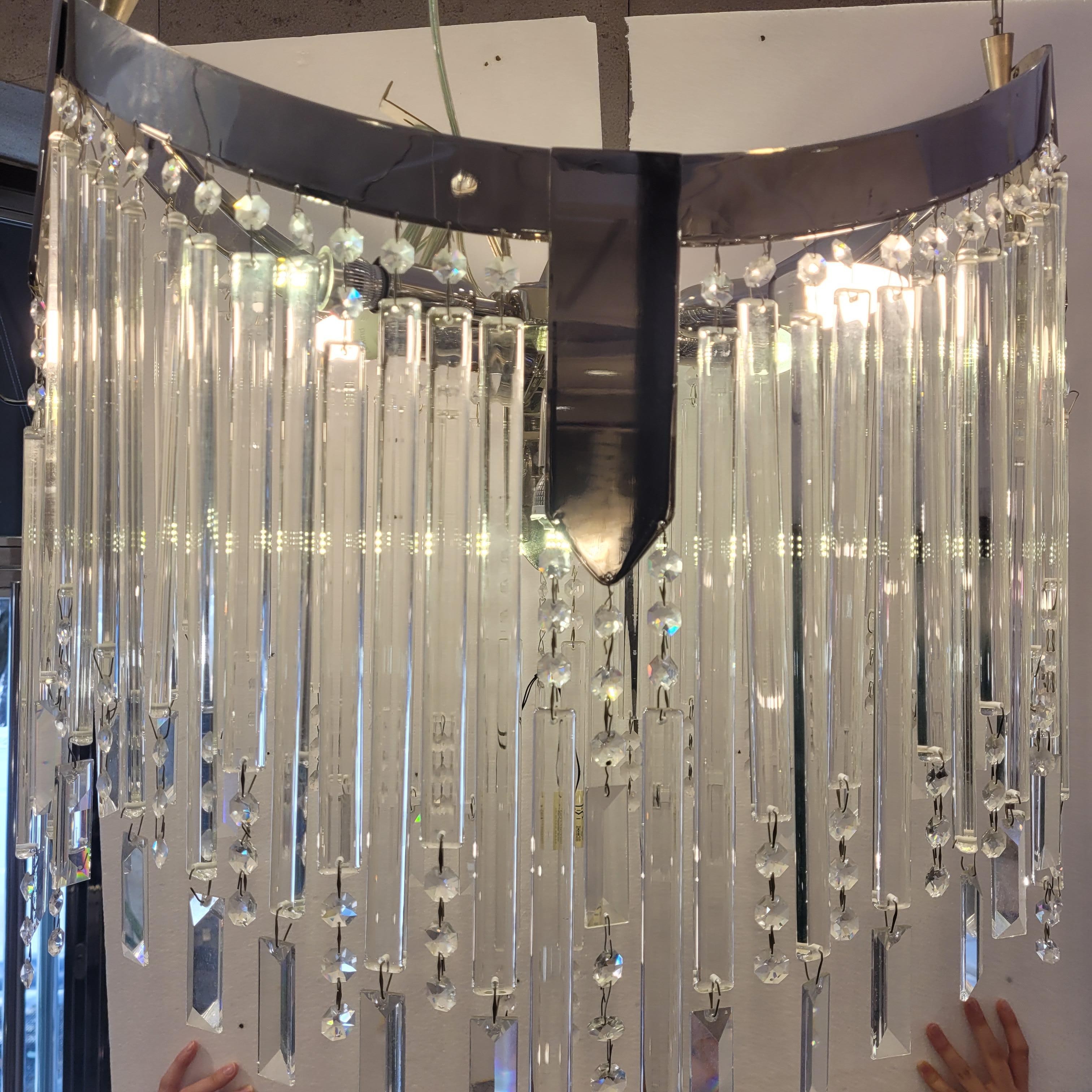 Italiano Lampadario da soffitto Hollywood Regency in cristallo tagliato Italia 20° secolo in vendita