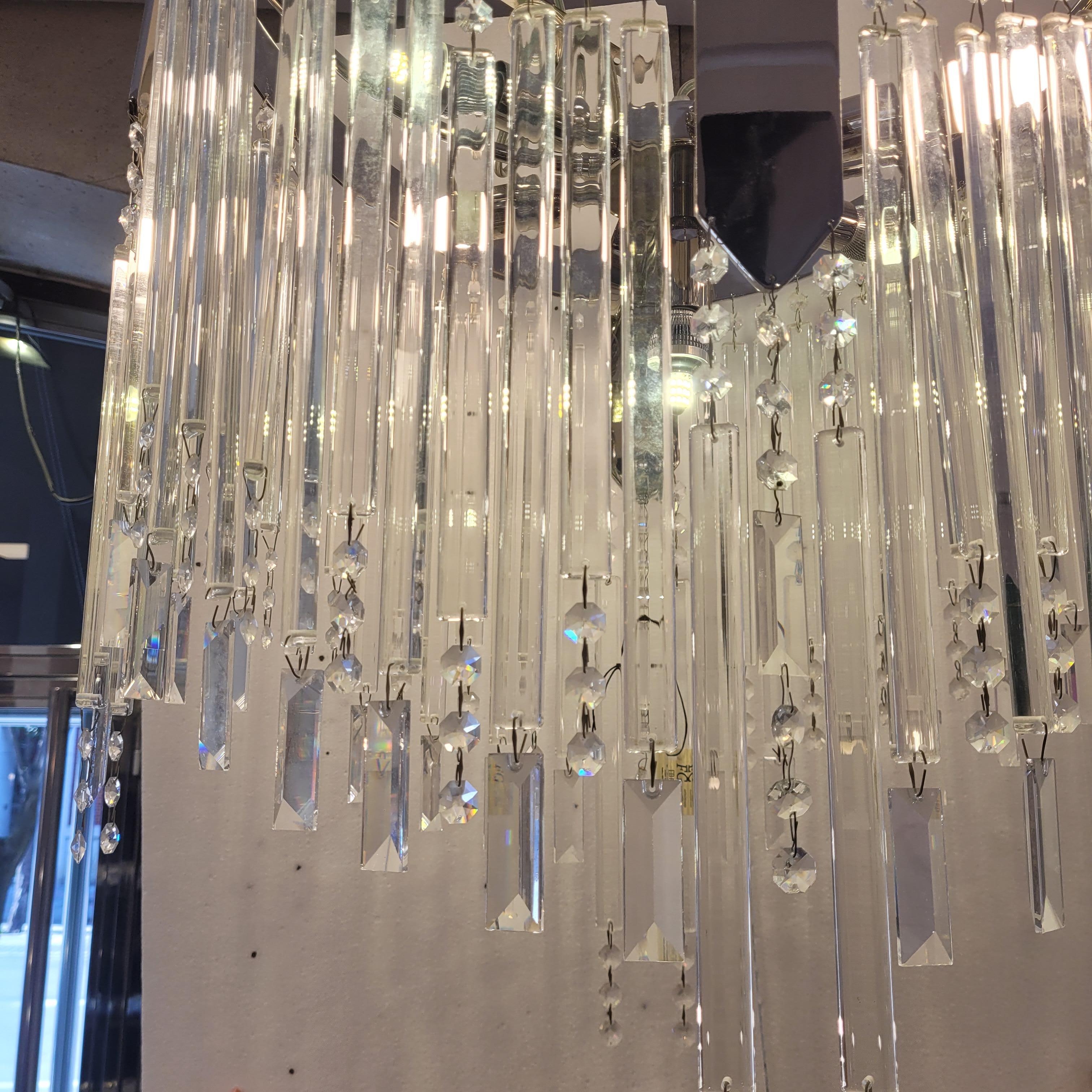 Fatto a mano Lampadario da soffitto Hollywood Regency in cristallo tagliato Italia 20° secolo in vendita