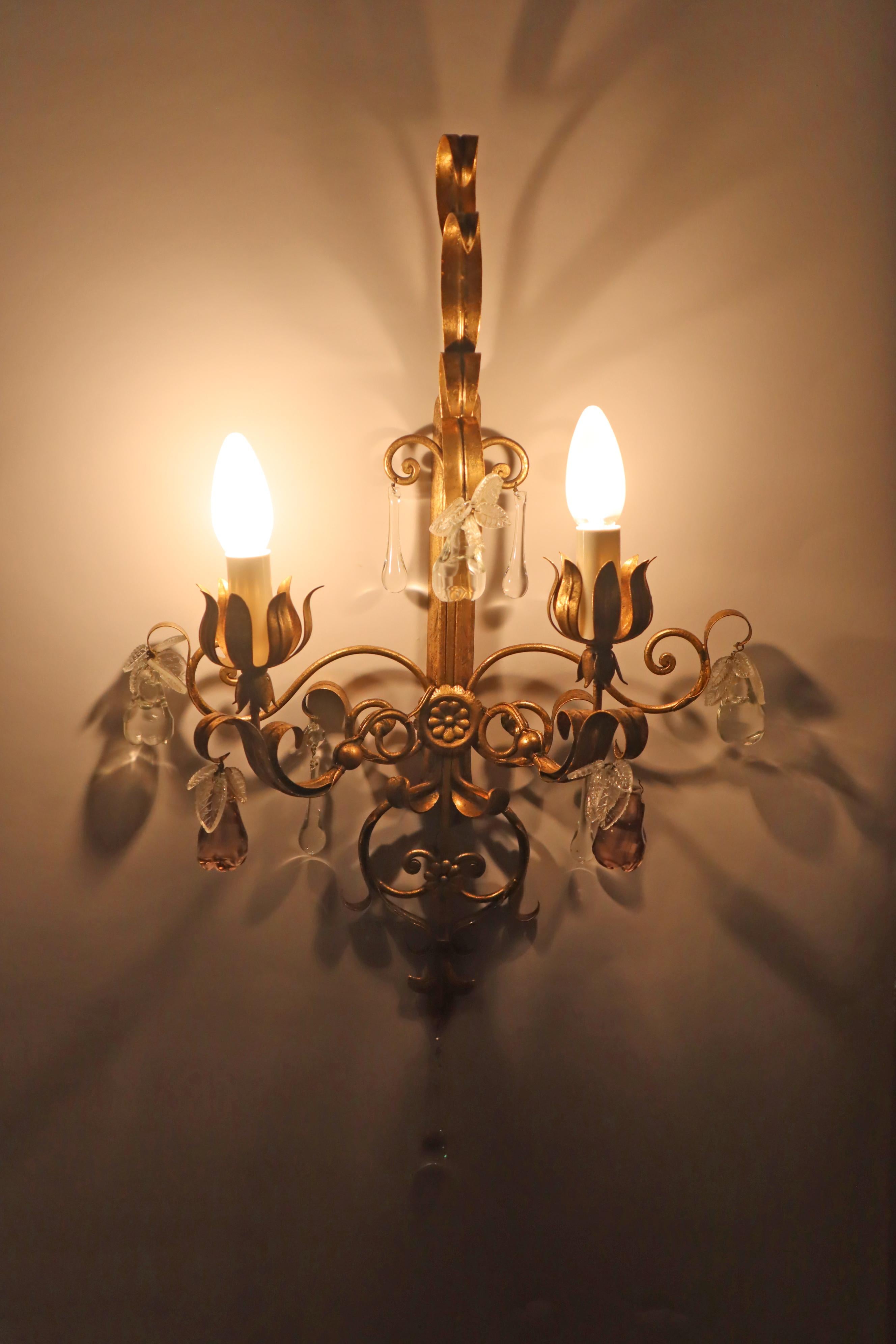 Hollywood-Regency-Kronleuchterlampe im venezianischen Stil mit Kristallglas und Blättern (Mitte des 20. Jahrhunderts) im Angebot