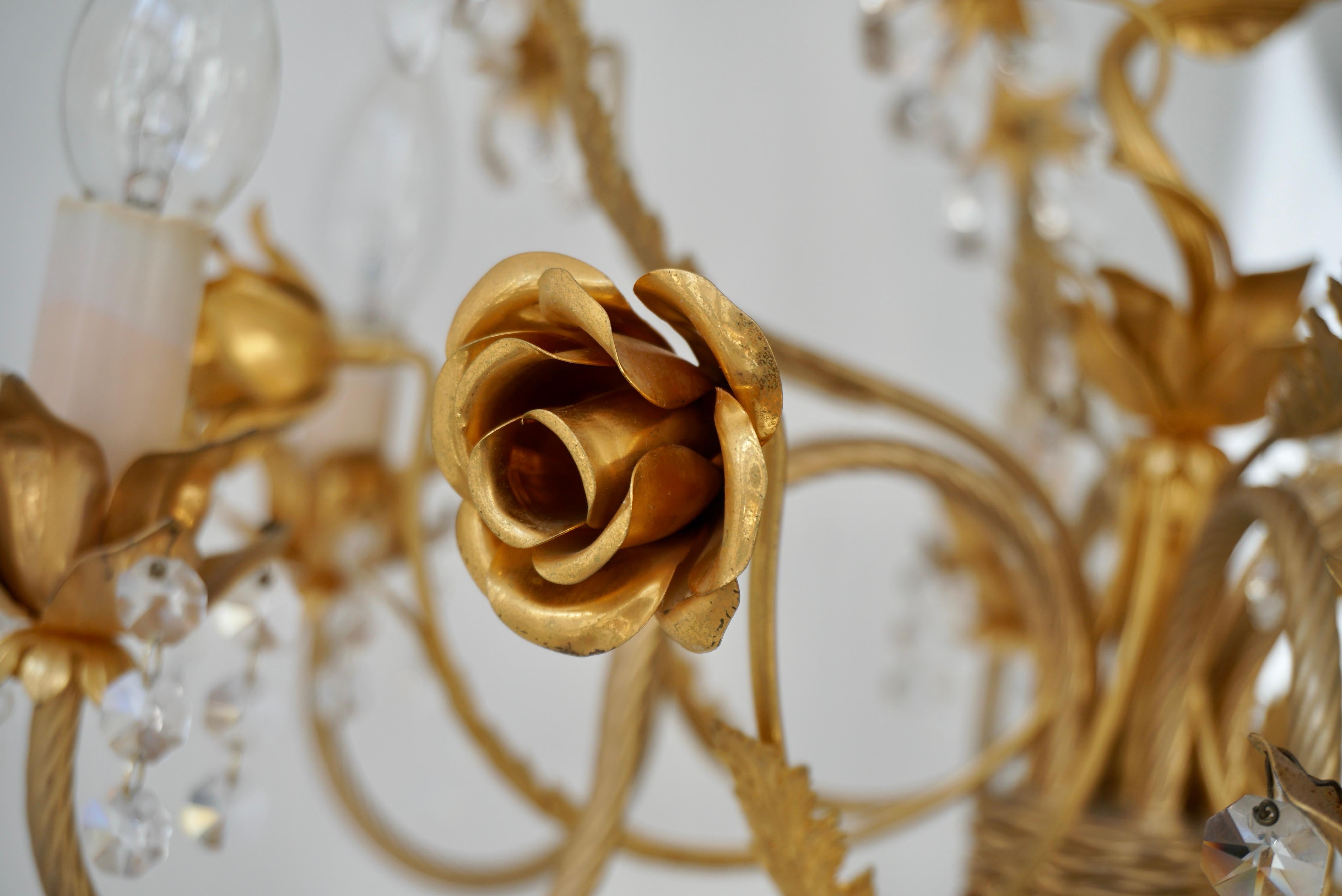 Lustre Hollywood Regency avec roses dorées et fleurs en cristal en vente 4