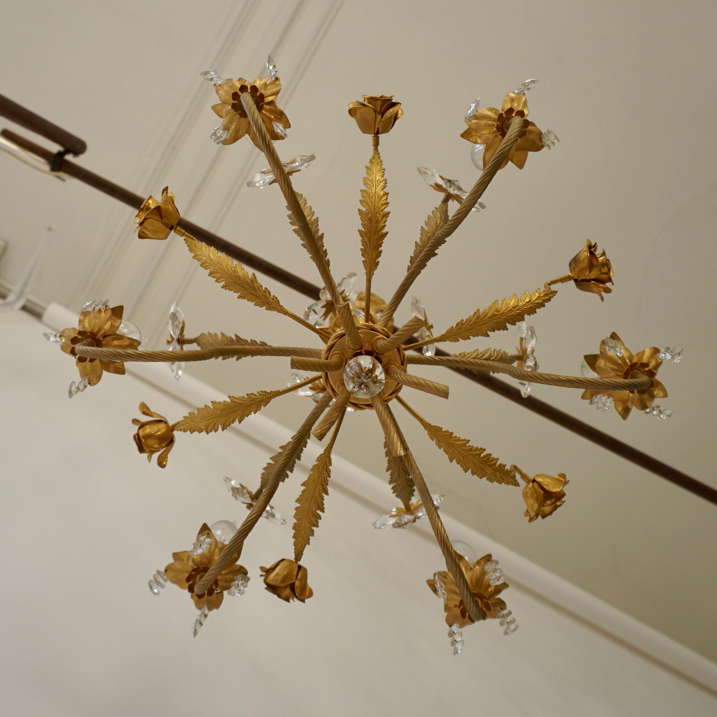 Hollywood Regency Chandelier with Gilded Roses and Crystal Flowers In Good Condition For Sale In Antwerp, BE