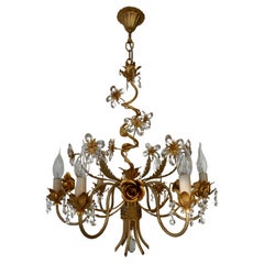 Lampadario Hollywood Regency con rose dorate e fiori di cristallo