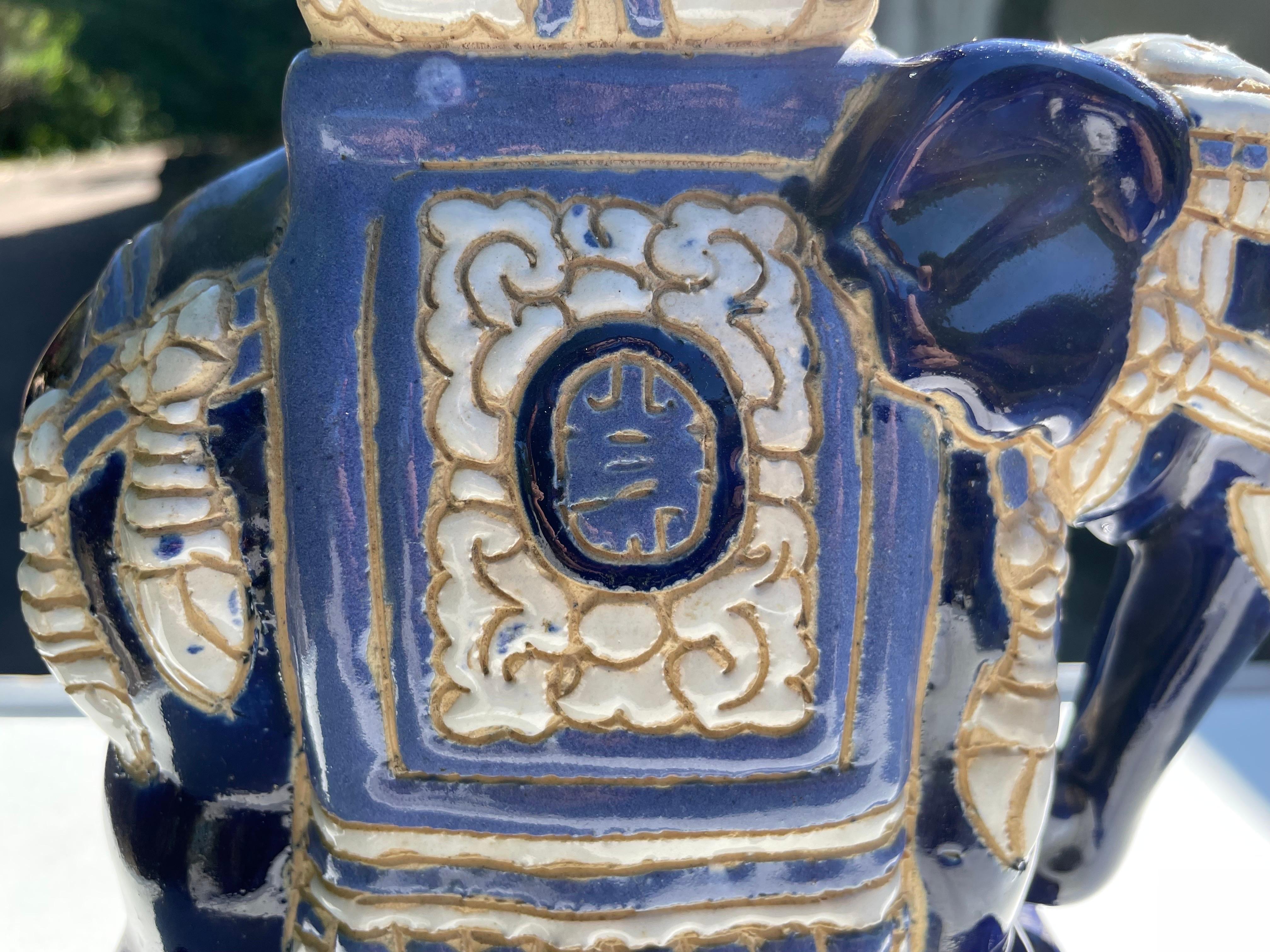 Céramique Hollywood Regency Chinese blue Elephant Garden Plant Stand en vente