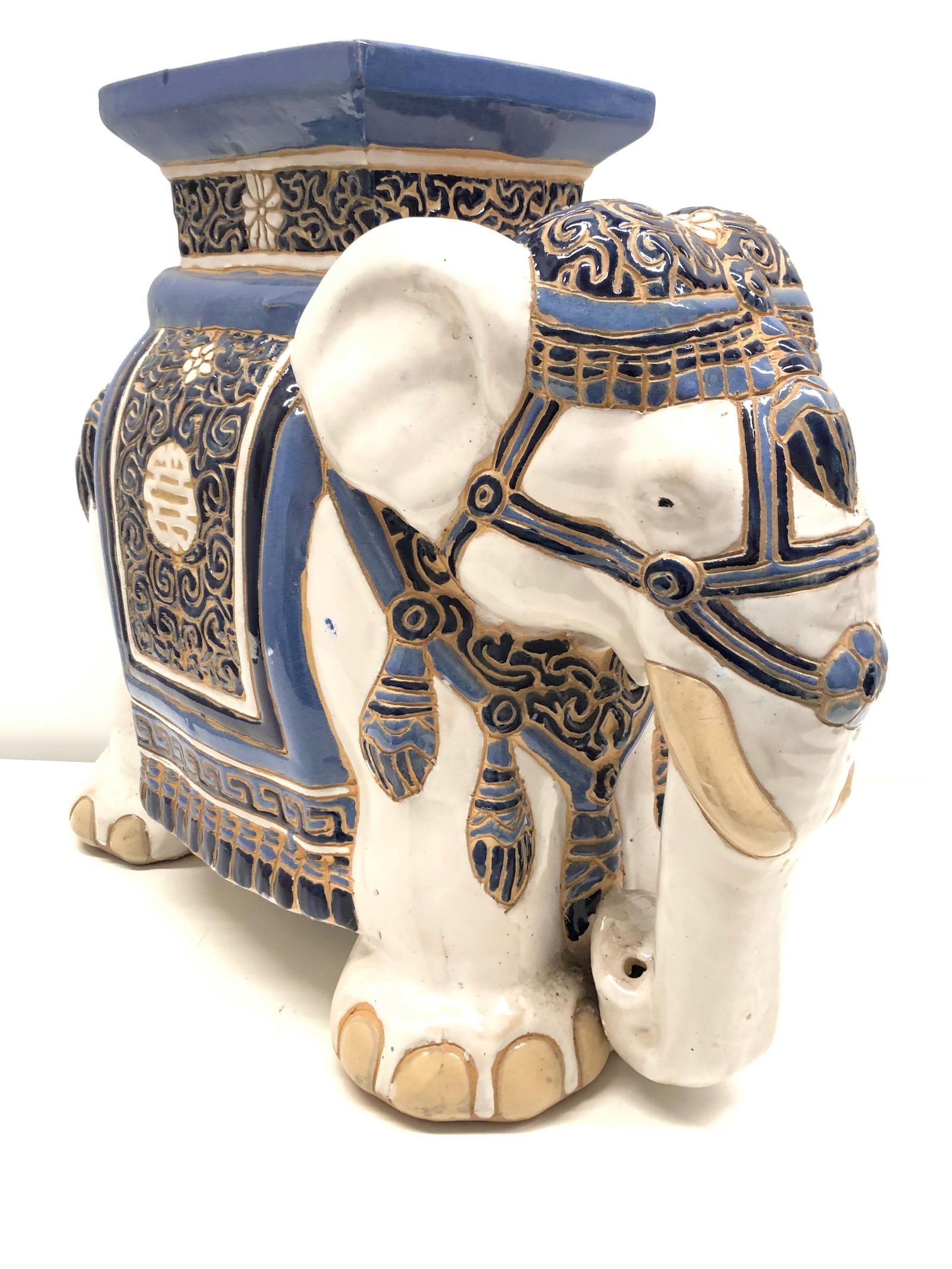 Hollywood Regency Chinese Blue Ivory Colored Elephant Garden Plant Stand or Seat In Good Condition In Nuernberg, DE