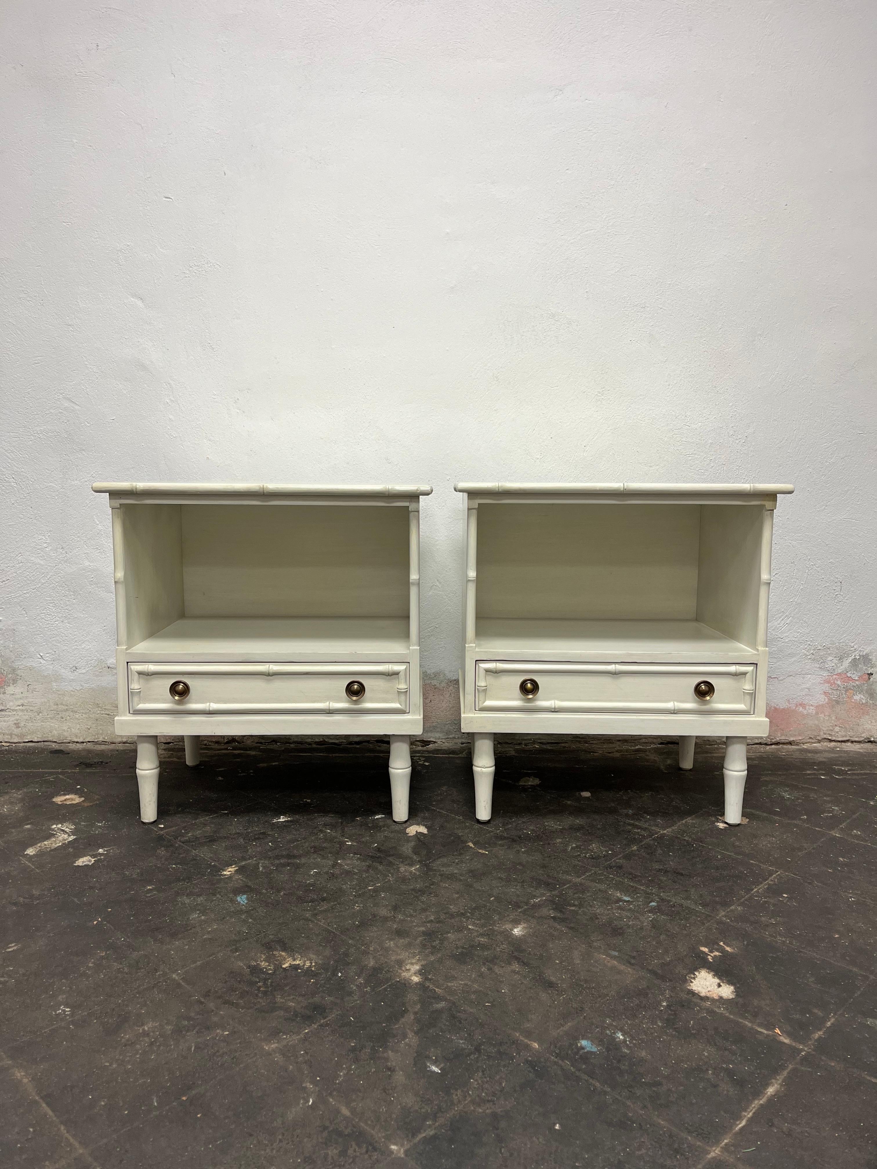 Hollywood Regency Chinese Chippendale Style Faux Bamboo Nightstands For Sale 2