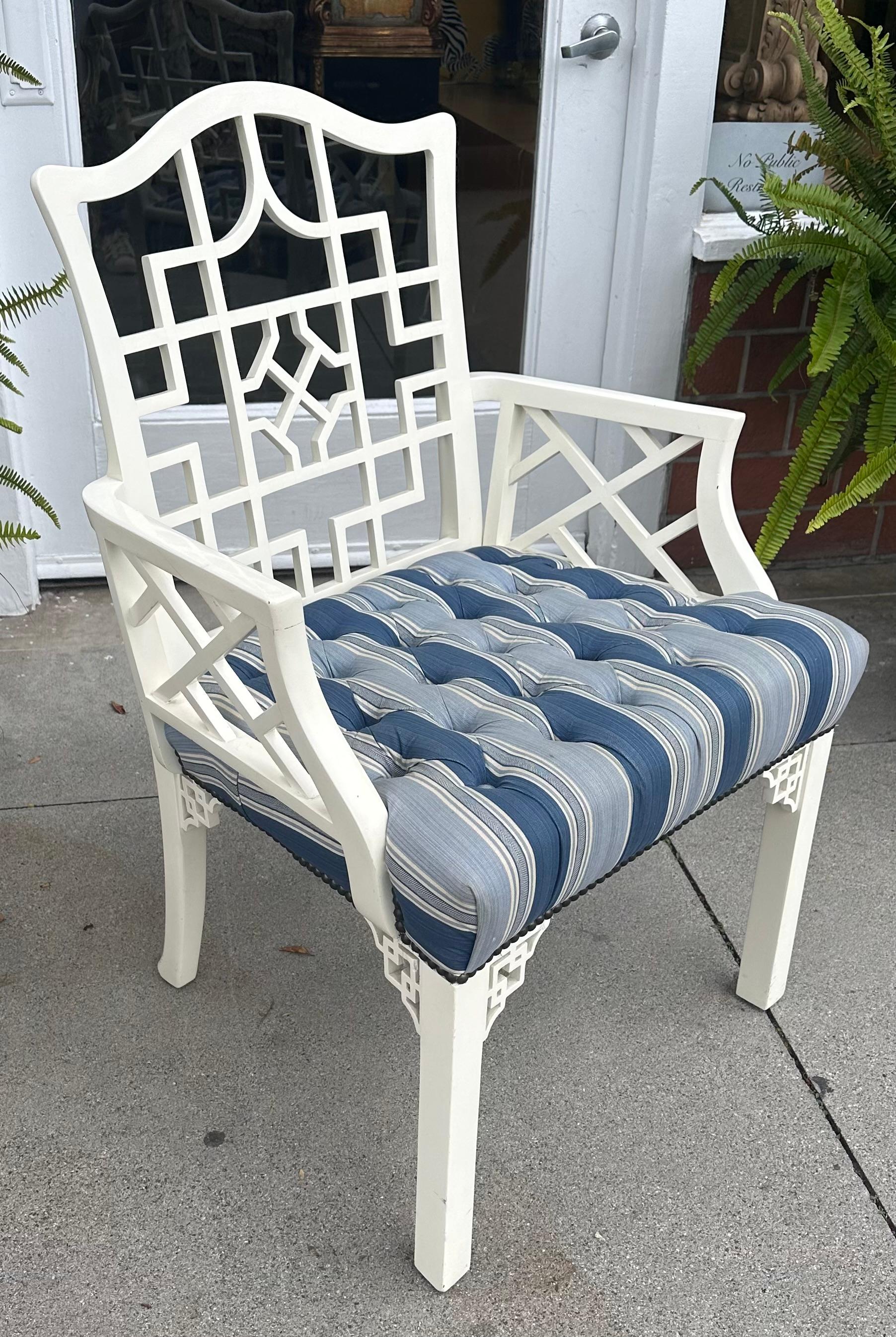 Hollywood Regency Chinese Chippendale White Lacquer Arm Chair In Good Condition For Sale In LOS ANGELES, CA