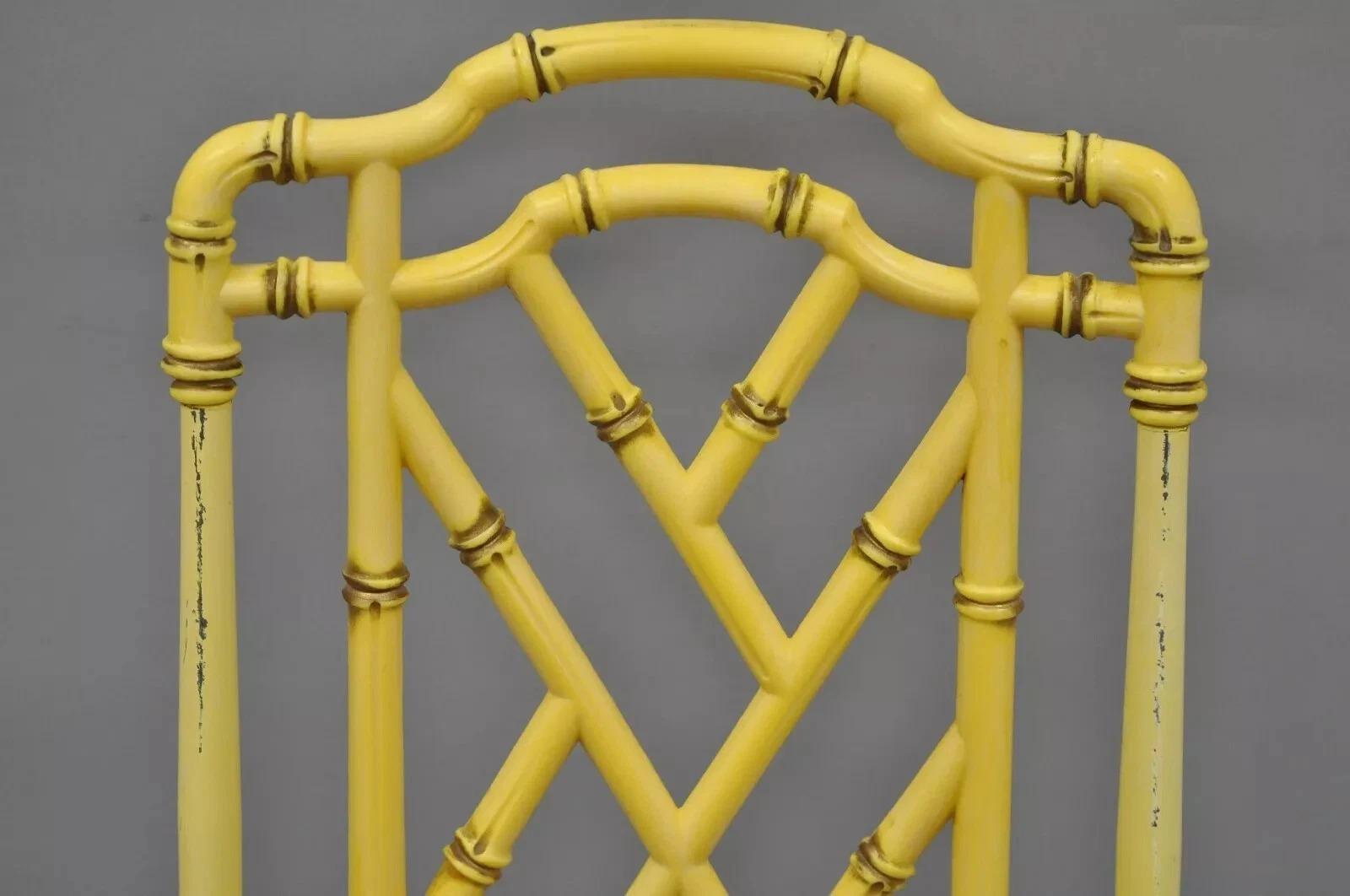 Hollywood Regency Chinese Chippendale Yellow Metal Faux Bamboo Dining Side Chair Desconocido en venta