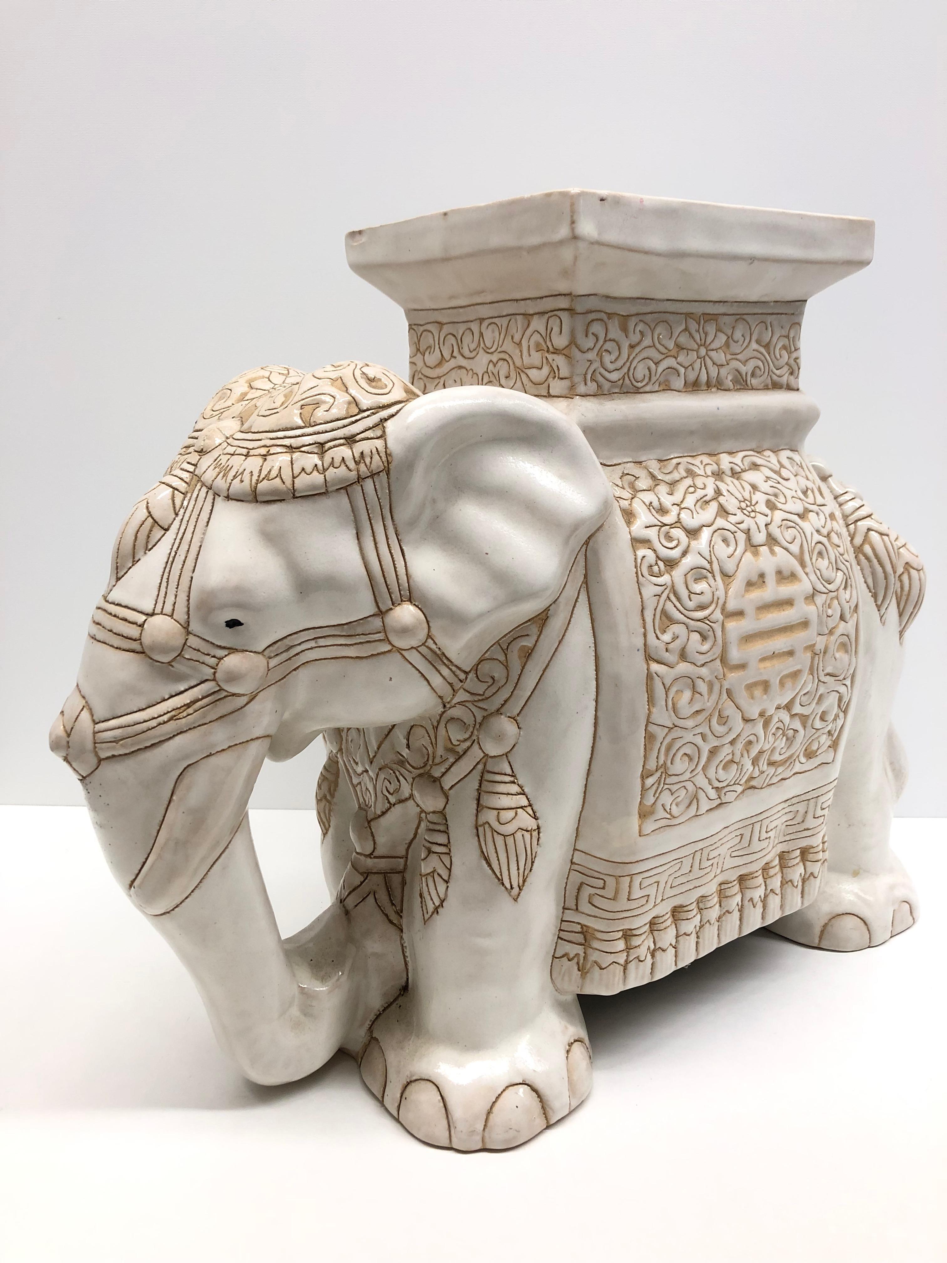 Hollywood Regency Chinesisch Elfenbein gefärbt Elefant Garten Pflanze Stand oder Sitz im Zustand „Gut“ in Nuernberg, DE