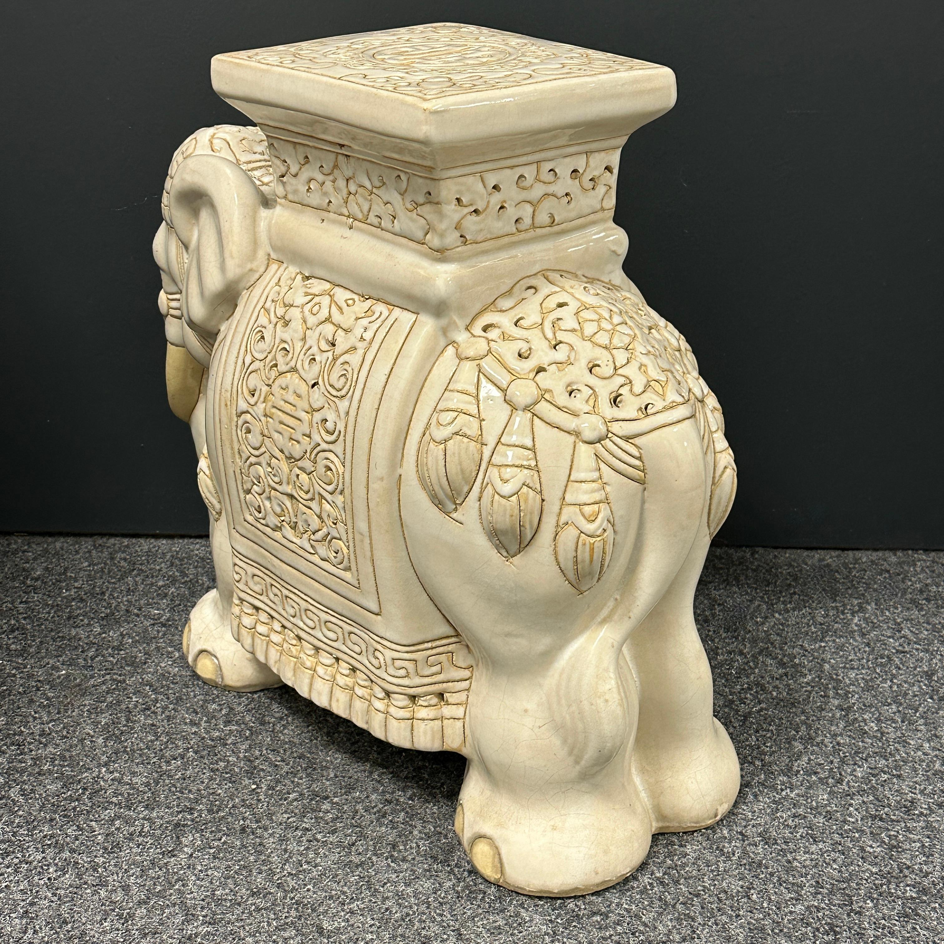 Hollywood Regency Chinese Ivory Colored Elephant Garden Plant Stand or Seat In Good Condition In Nuernberg, DE