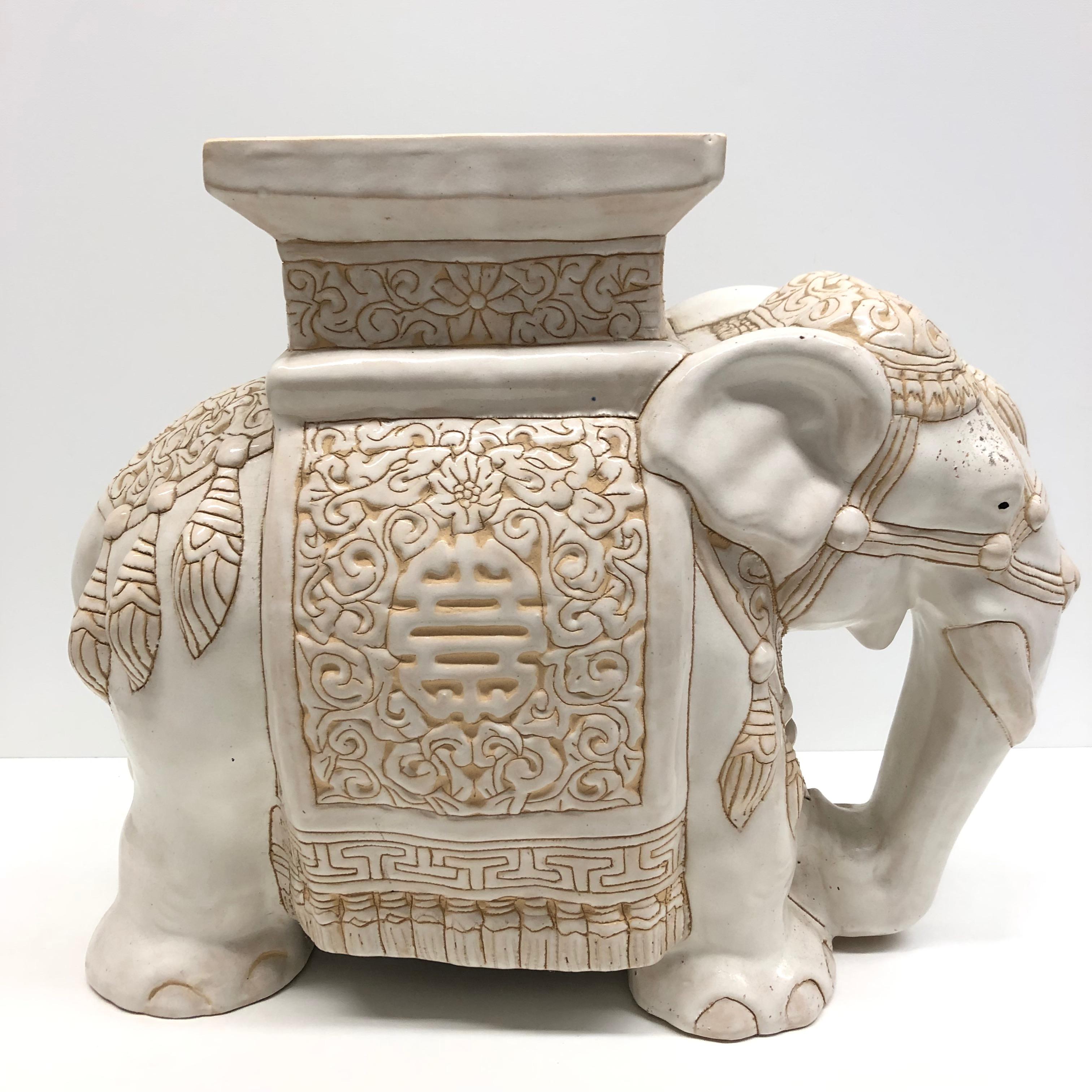 Hollywood Regency Chinesisch Elfenbein gefärbt Elefant Garten Pflanze Stand oder Sitz (Keramik)