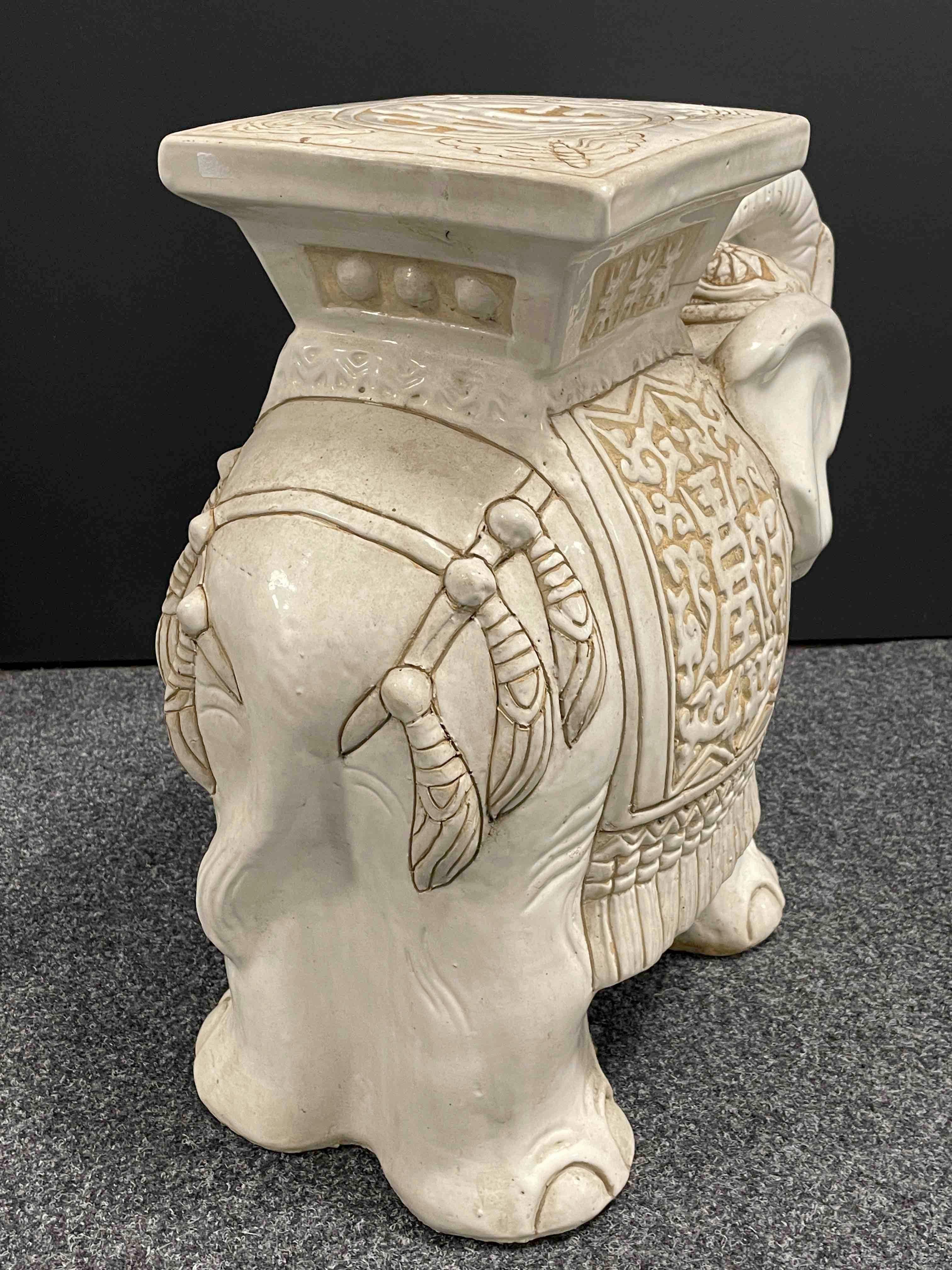 Hollywood Regency Chinese Ivory Colored Elephant Garden Plant Stand or Seat In Good Condition In Nuernberg, DE