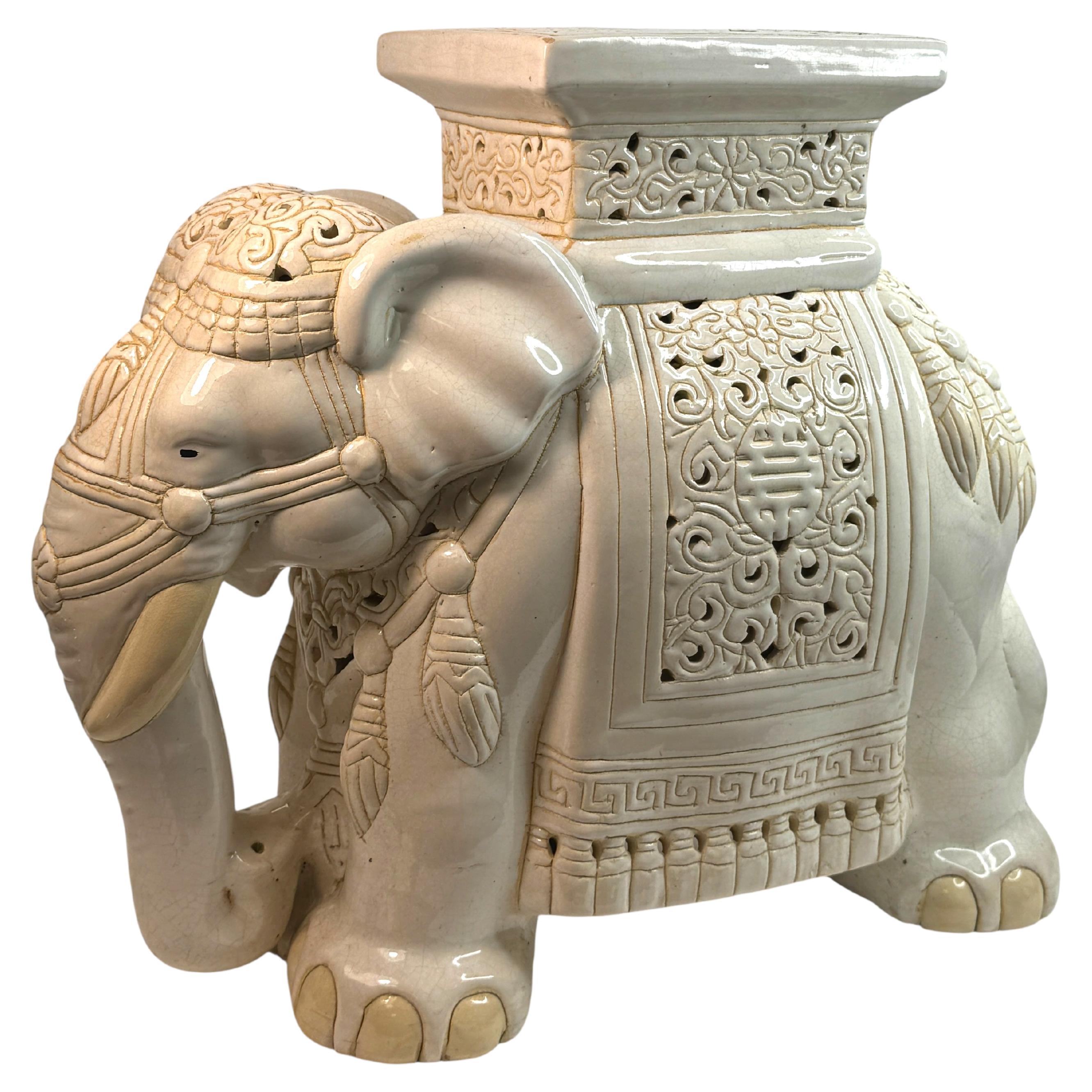 Hollywood Regency Chinese Ivory Colored Elephant Garden Plant Stand or Seat en venta