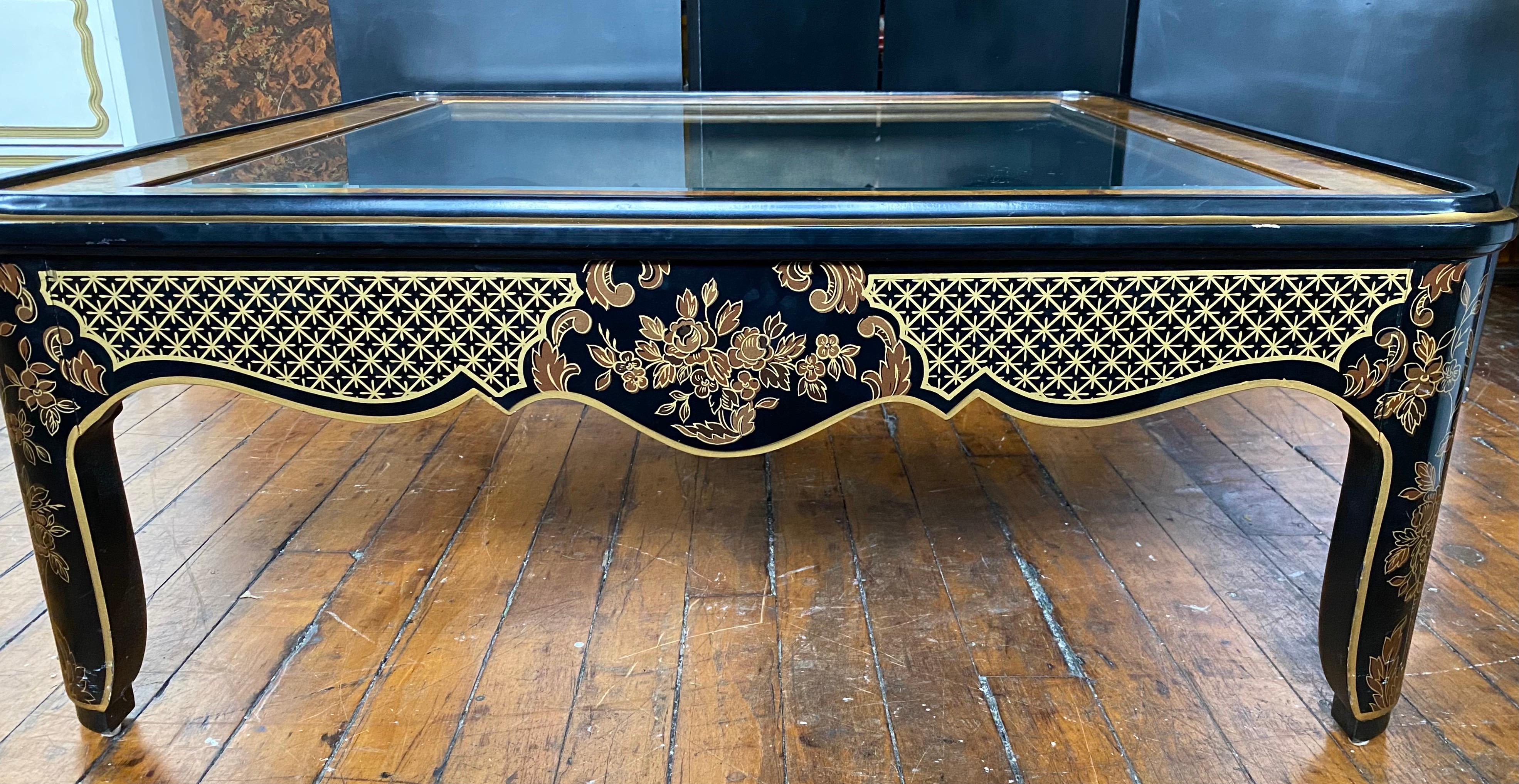 Table basse carrée noire et dorée de style Hollywood Regency Chinoiserie, Drexel Et Cetera Bon état - En vente à Lambertville, NJ