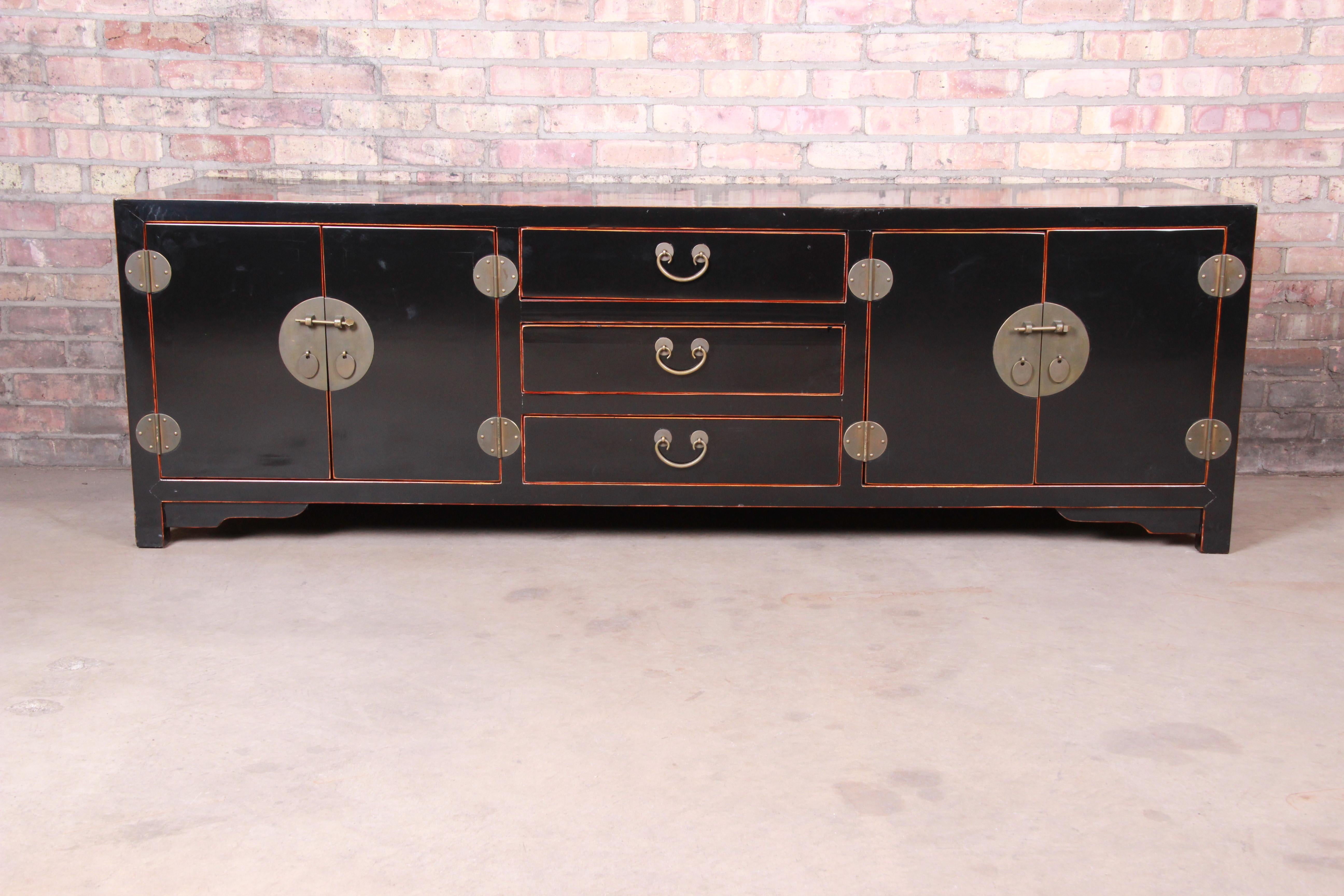 Hollywood Regency Chinoiserie Black Lacquered Sideboard Credenza or Bar Cabinet In Good Condition In South Bend, IN