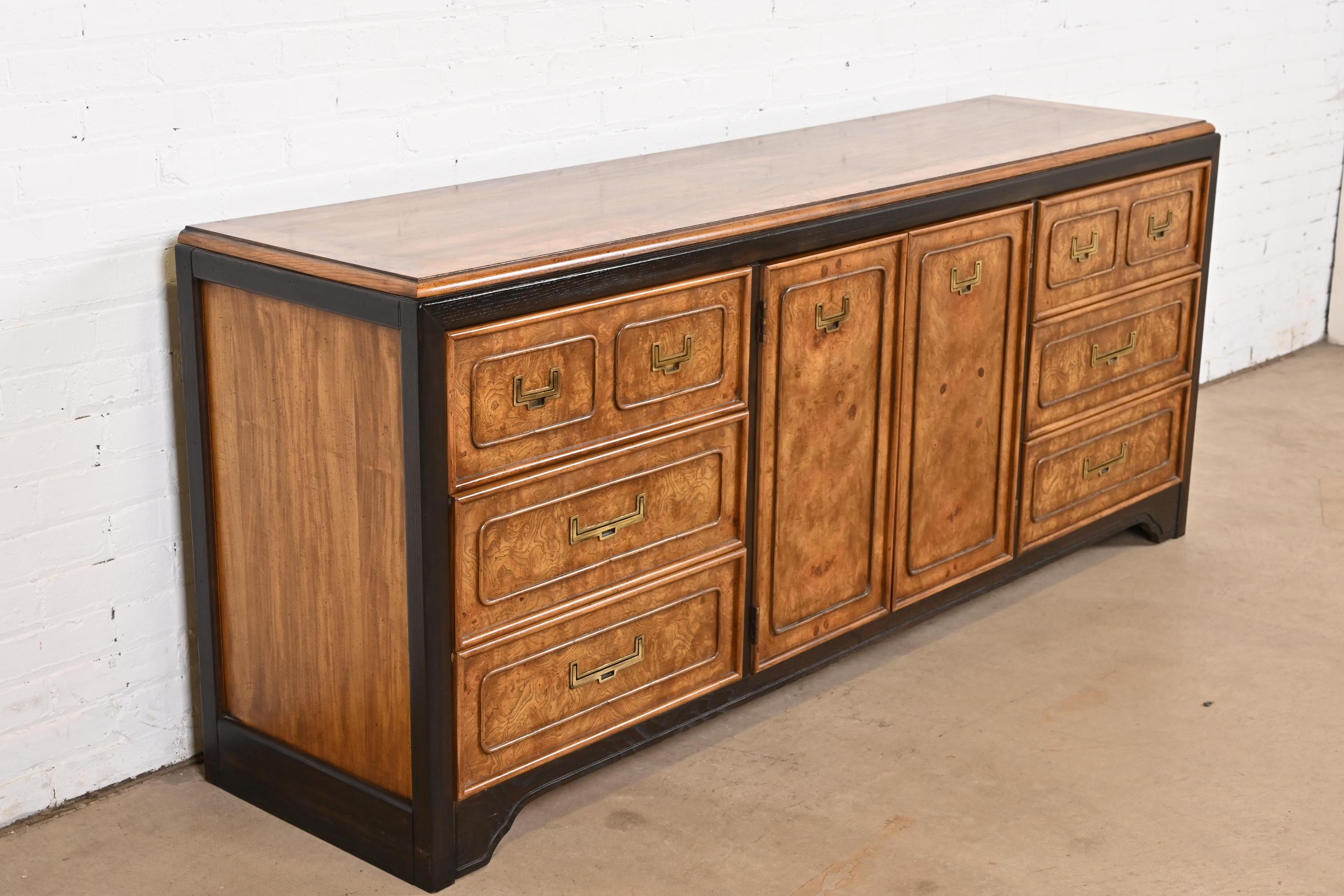 Hollywood Regency Chinoiserie-Kommode oder Anrichte aus Wurzelholz und ebonisiertem Holz im Zustand „Gut“ im Angebot in South Bend, IN
