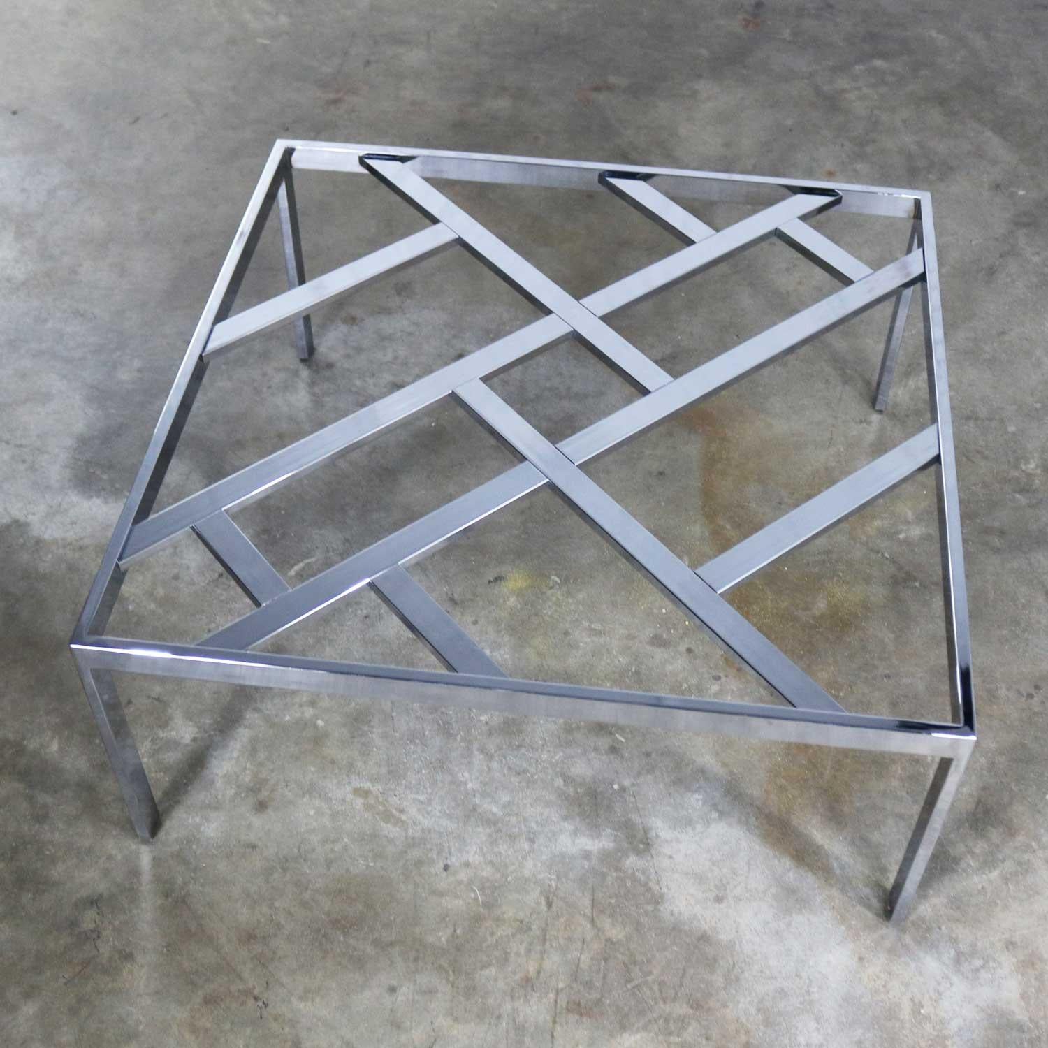 Table basse carrée chromée Hollywood Regency d'après Milo Baughman en vente 1