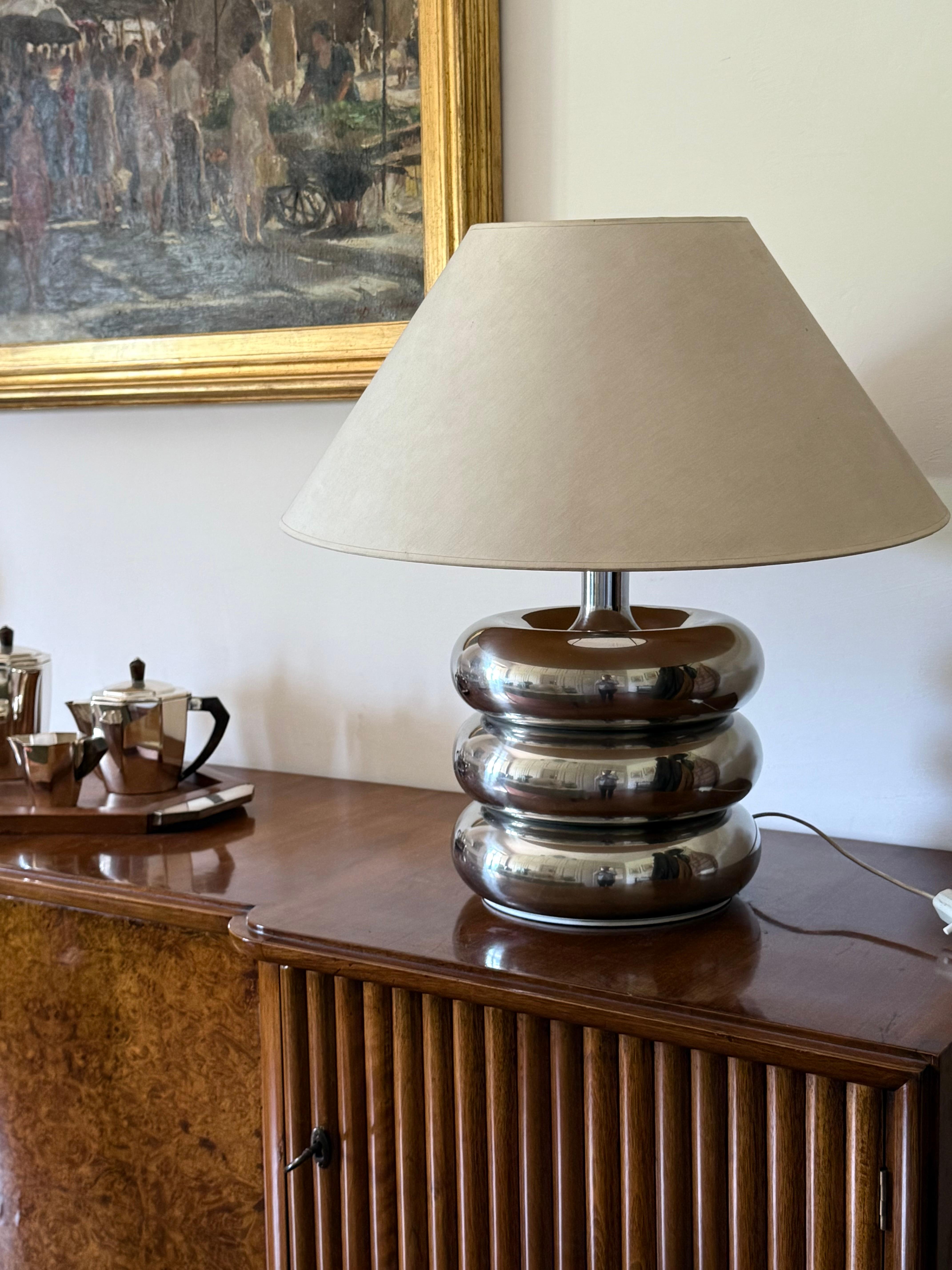 Hollywood Regency Hollywood regency chromed table lamp base, Luci Italy, 1970s in vendita